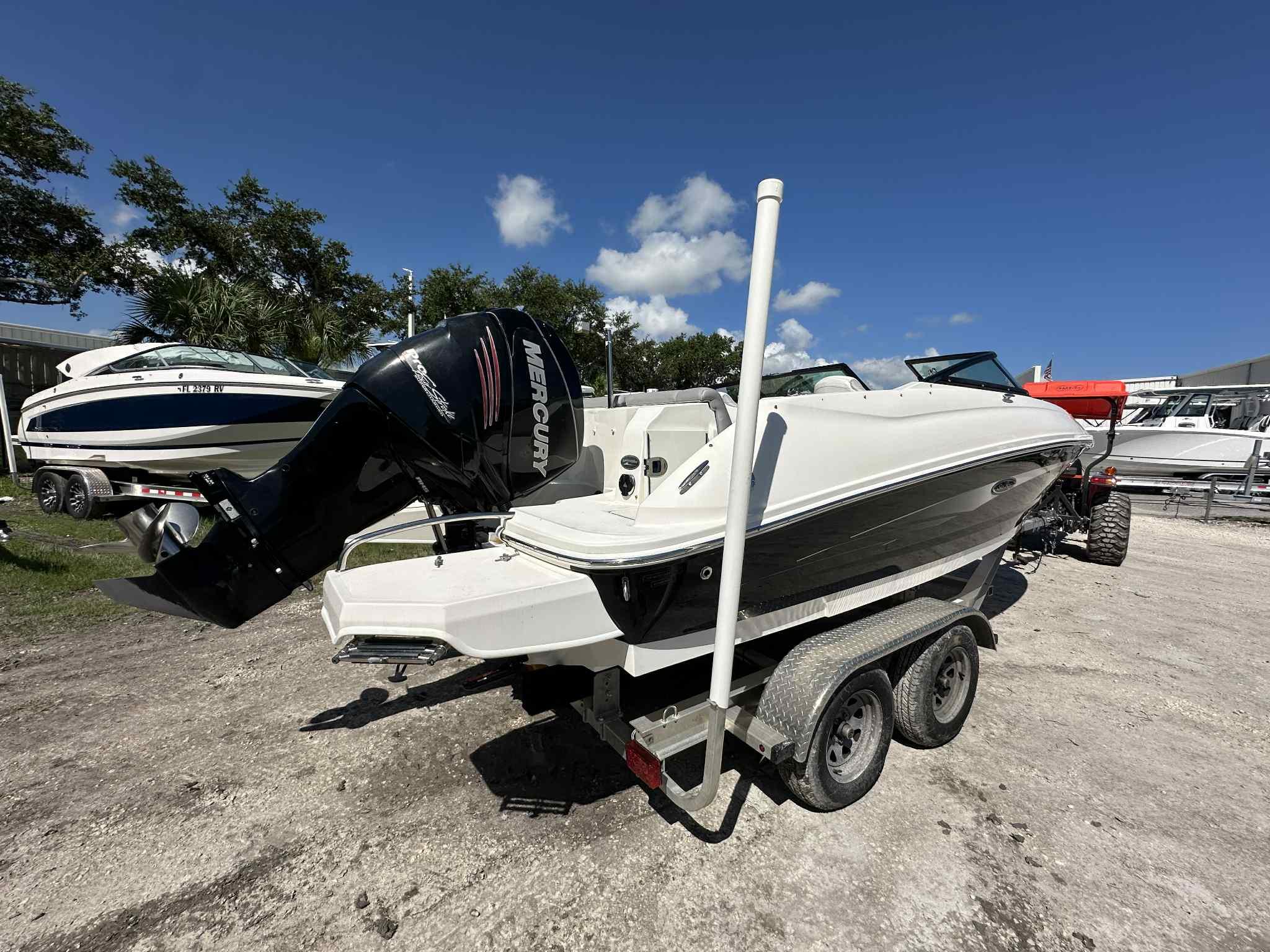 2017 SEA RAY 220 SDX - Image 5