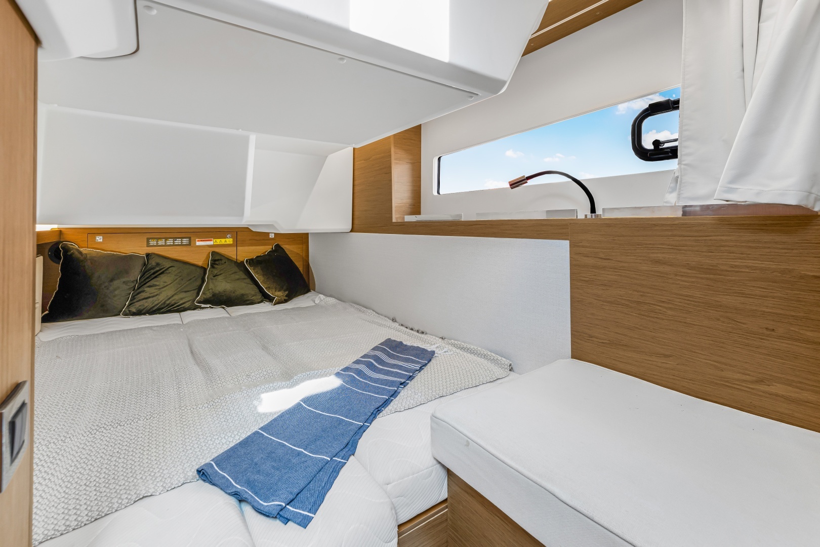 2020 Jeanneau NC 37 - Image 31