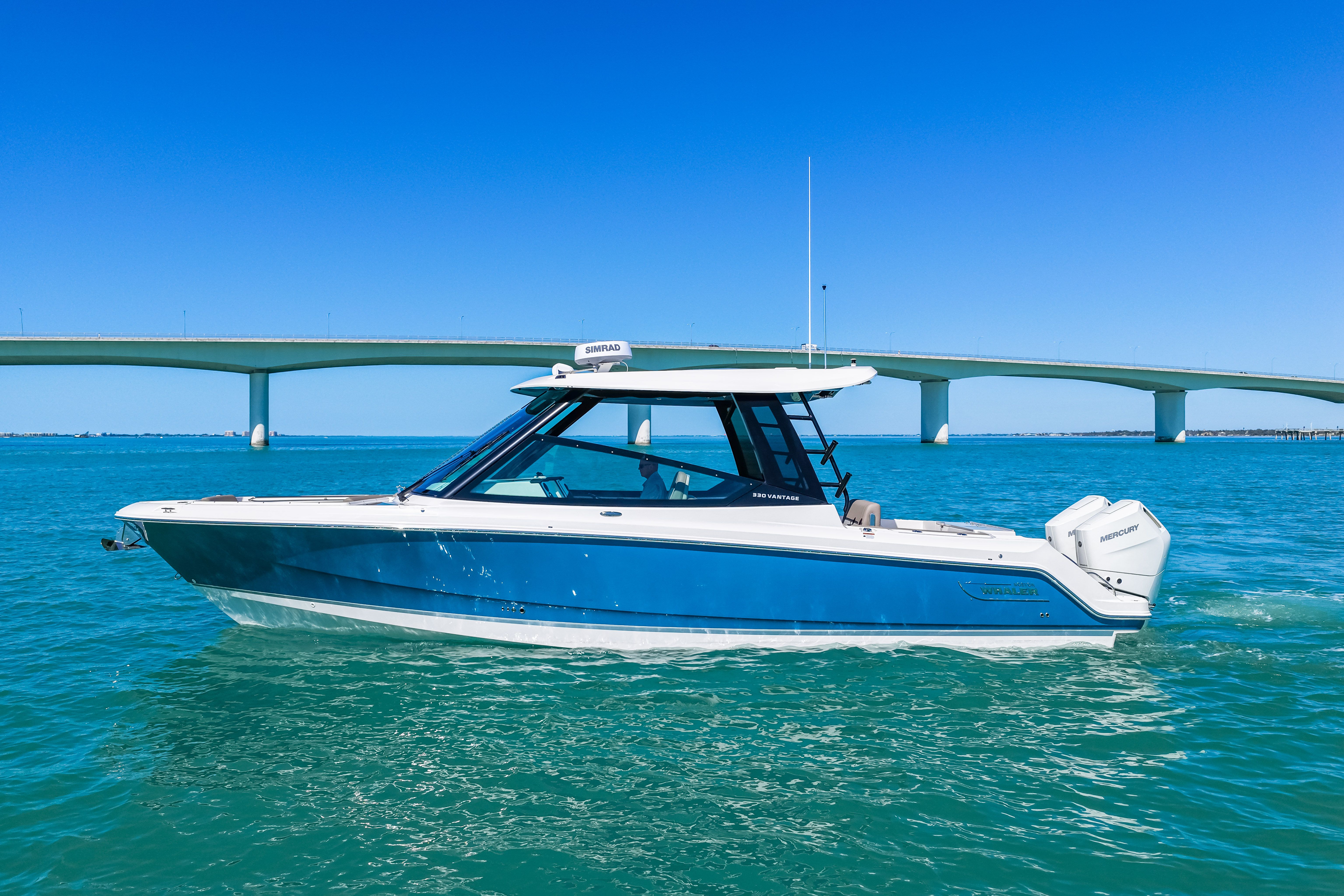 2026 Boston Whaler 330 Vantage