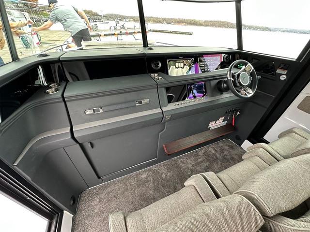 2024 Axopar 45 XC Cross Cabin - 8