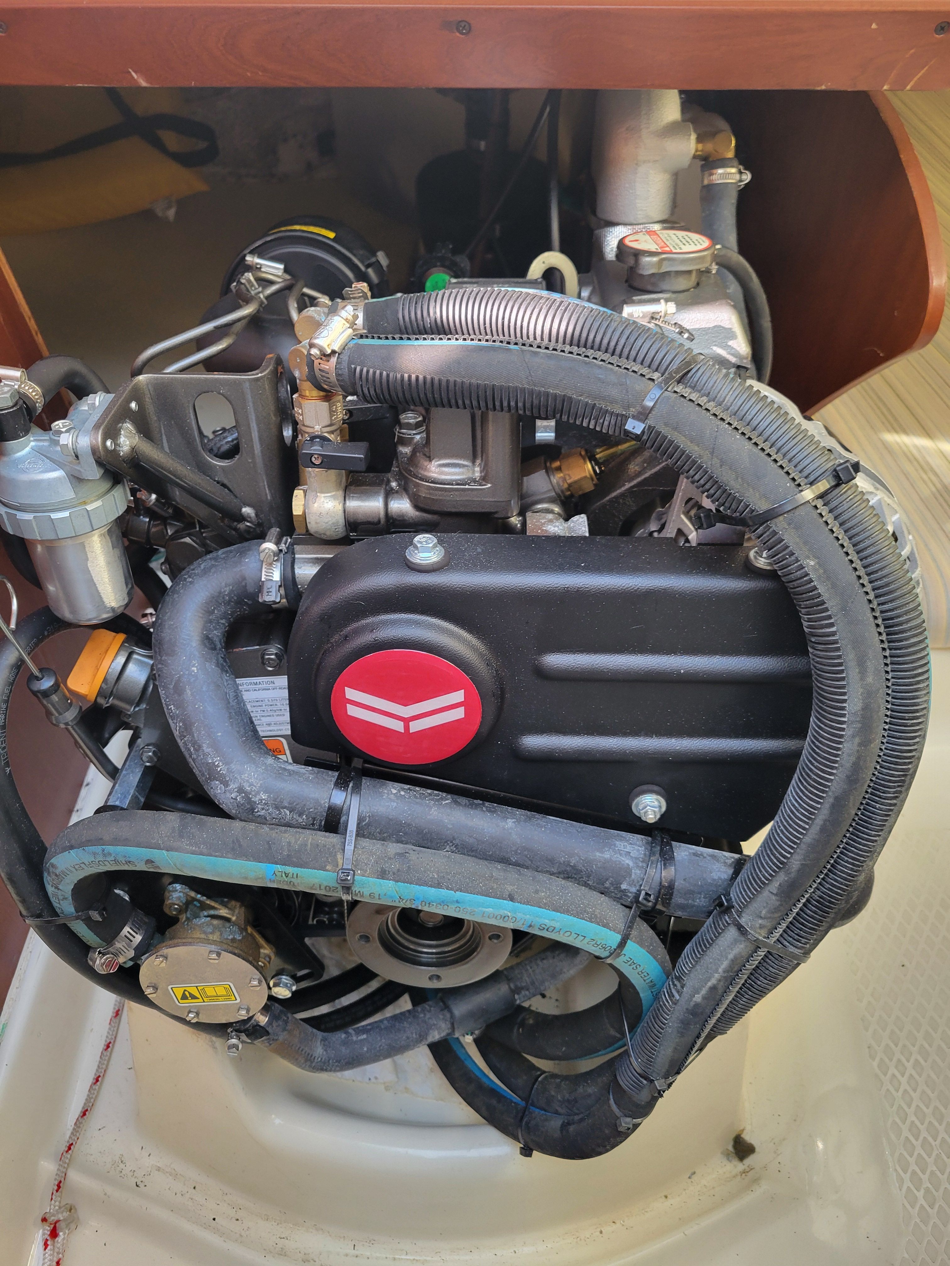 Engine of a 2018 Hake / Seaward 26 RK boat.
