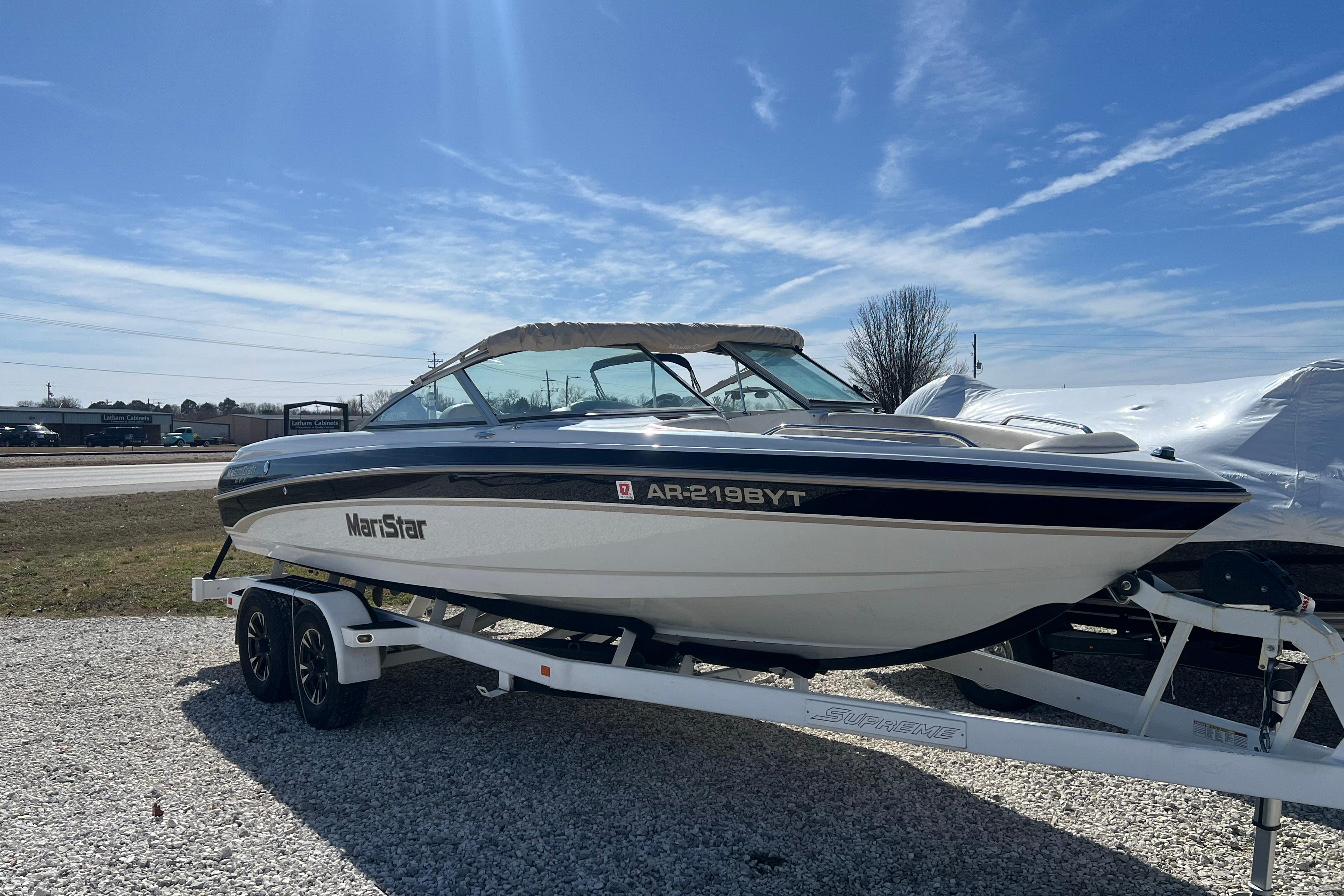 2001 MasterCraft MariStar 230 VRS