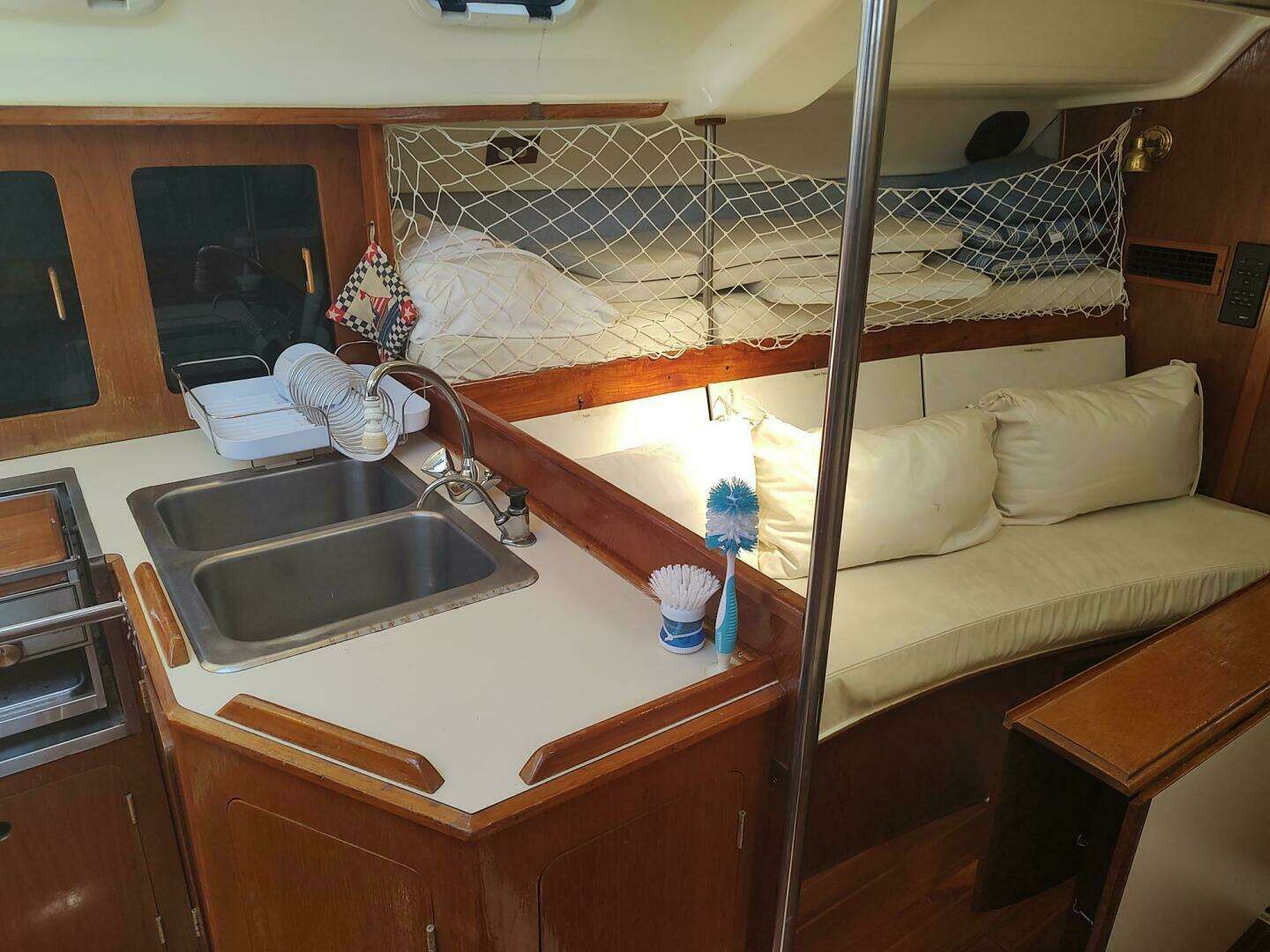 1987 Hunter 37 Legend - Image 26