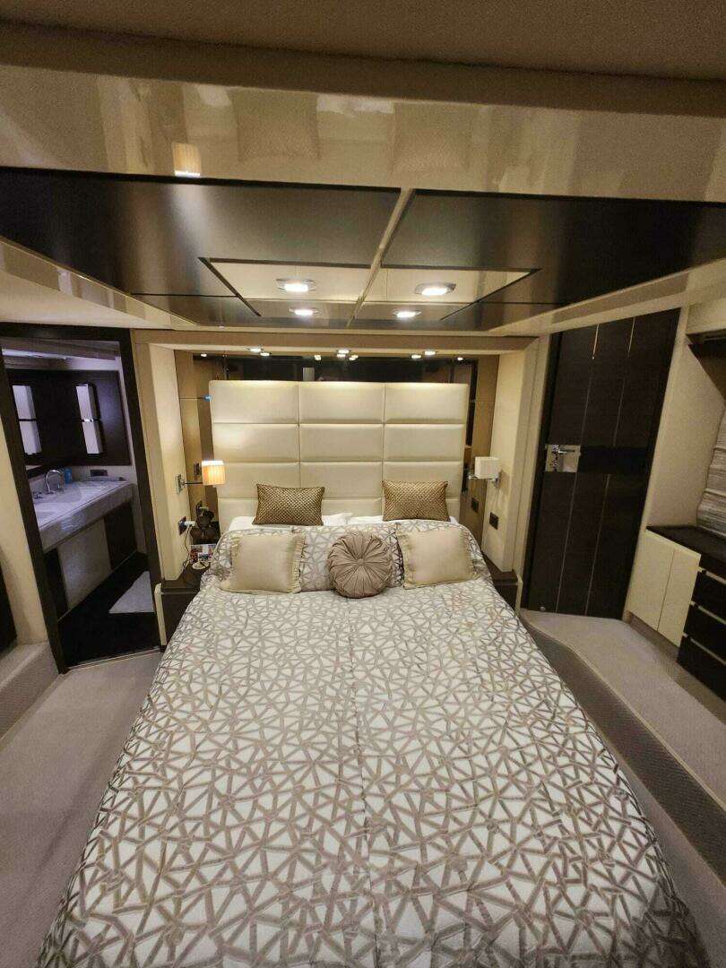 2014 Azimut Flybridge - Image 72