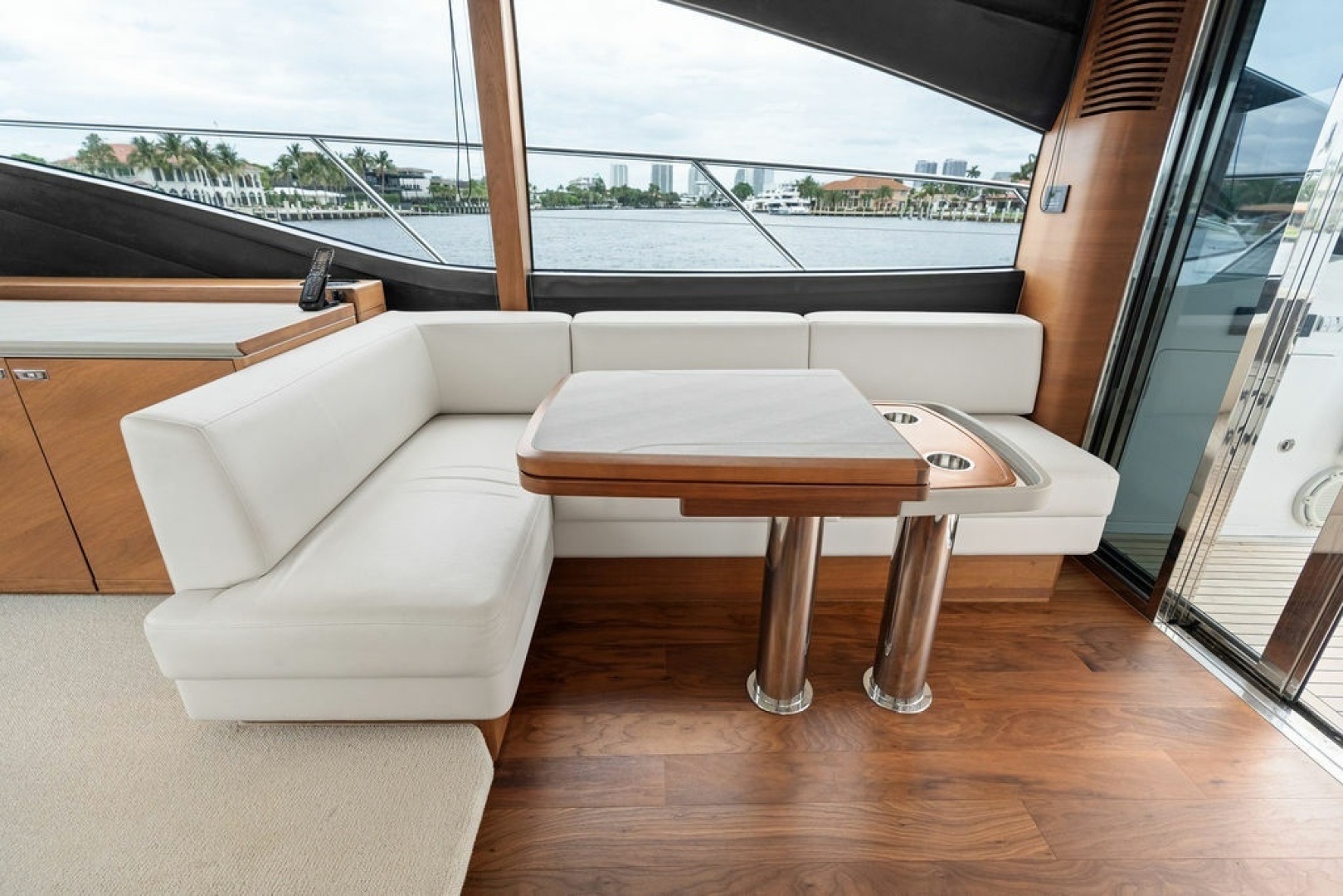 2020 Princess S62 Sportbridge - Image 38