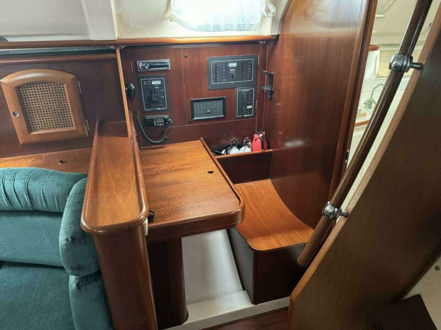 1999 Beneteau 381 - Image 26