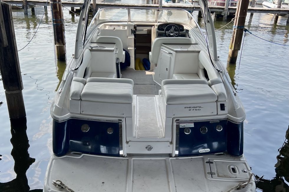 2011 Regal 2750 Cuddy - 7