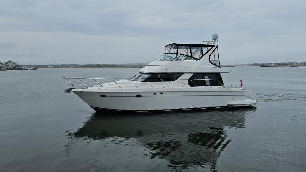 2000 Carver 450 Voyager Pilothouse yacht on calm water, side view.