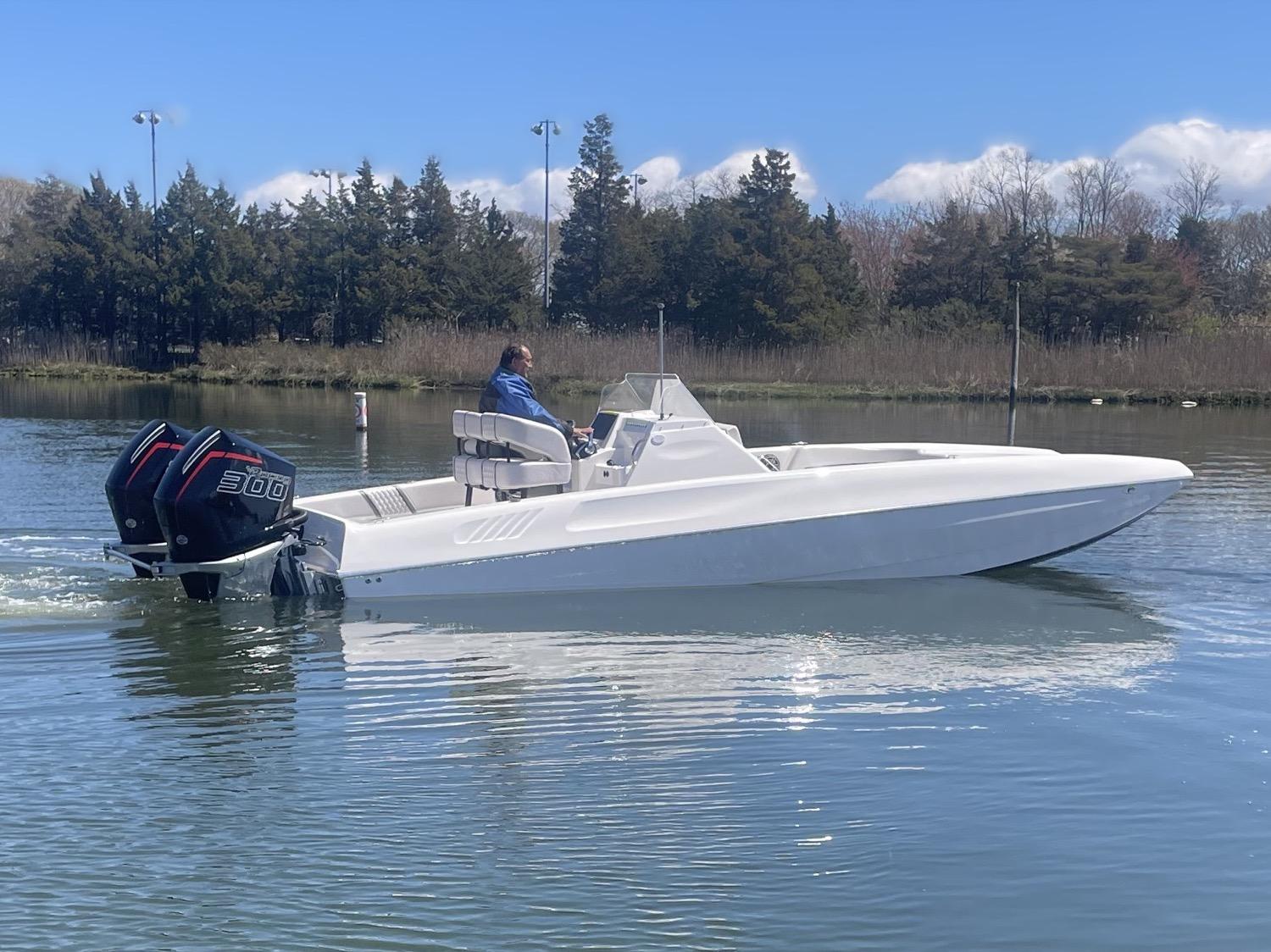2026 Hustler 25 C3 Speedfish