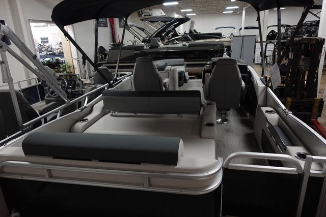 2025 Tahoe LTZ Versatile Rear Bench 23 FT - 13