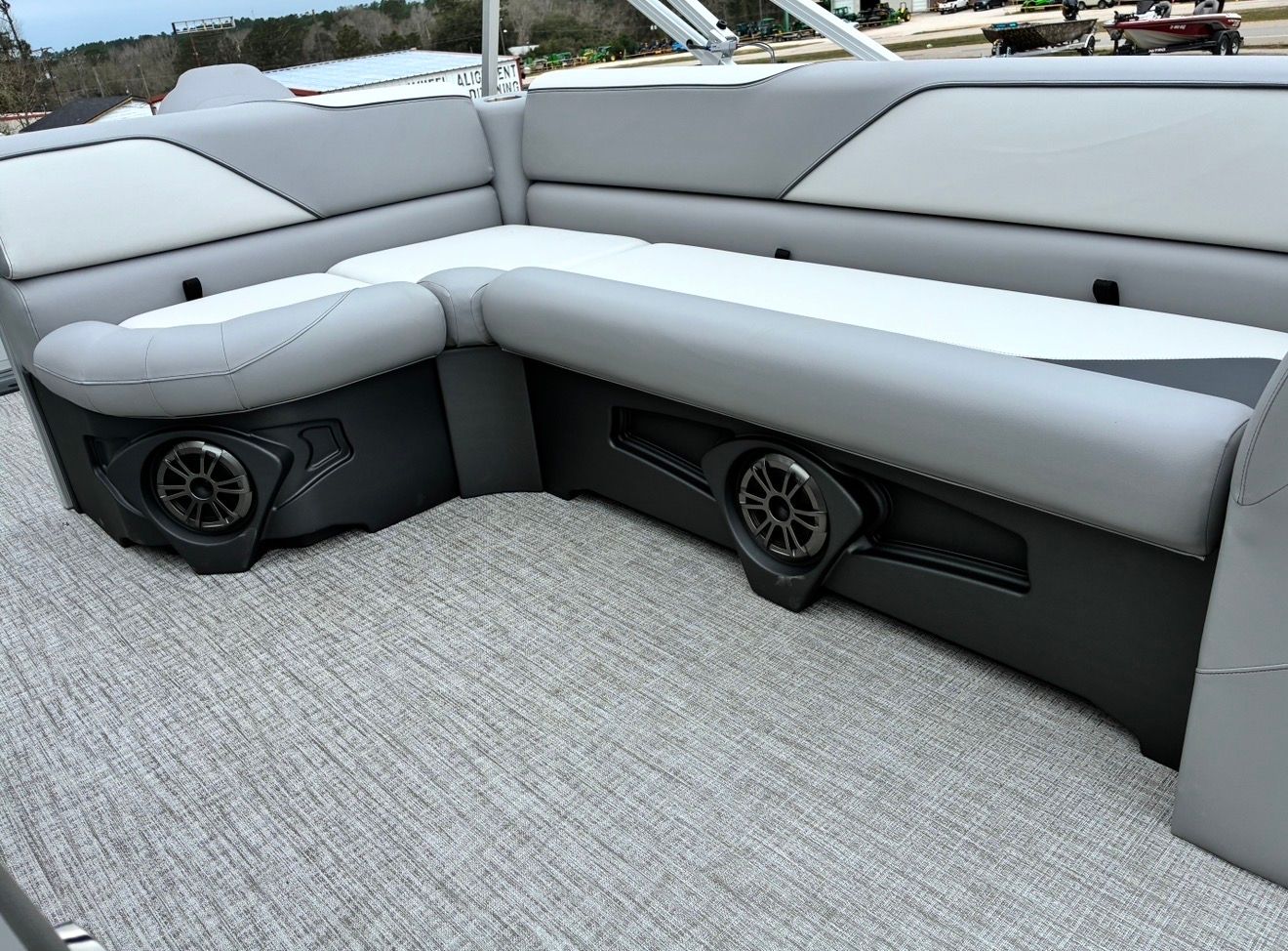 2026 Avalon Venture 85 Rear Fish - 21' - 10