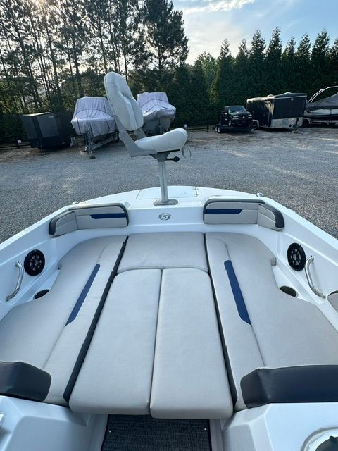 2021 Hurricane SunDeck Sport 205 OB - 4