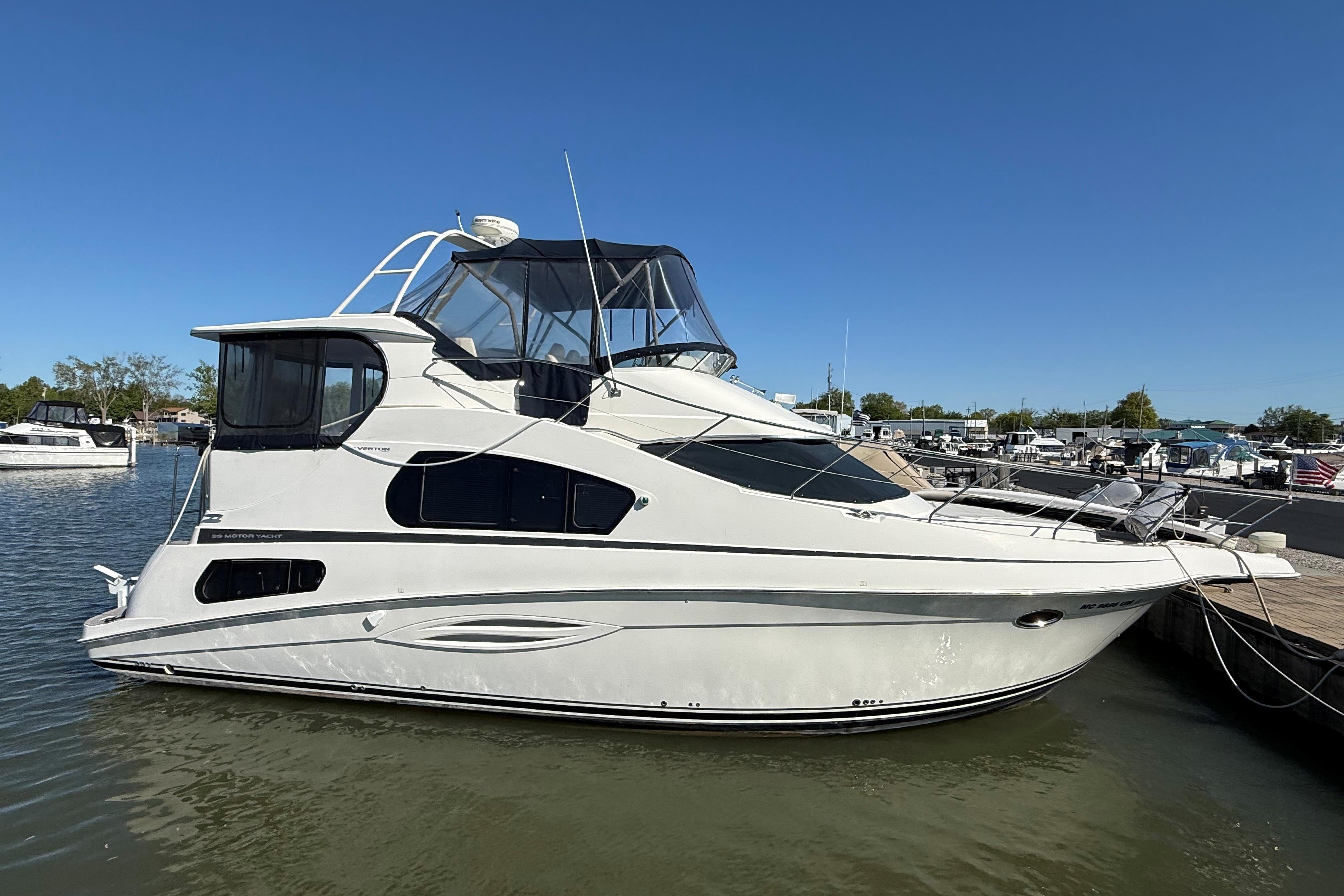 2002 Silverton 39 Motor Yacht