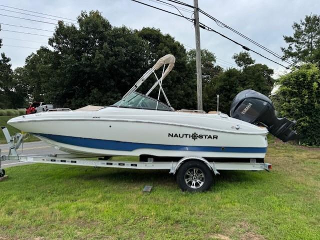 2025 NauticStar 203 DC Deck