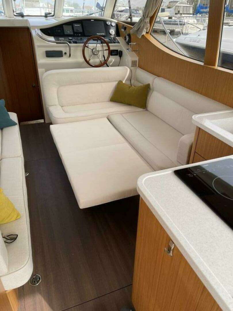 2019 Greenline 33 HYBRID - Image 8