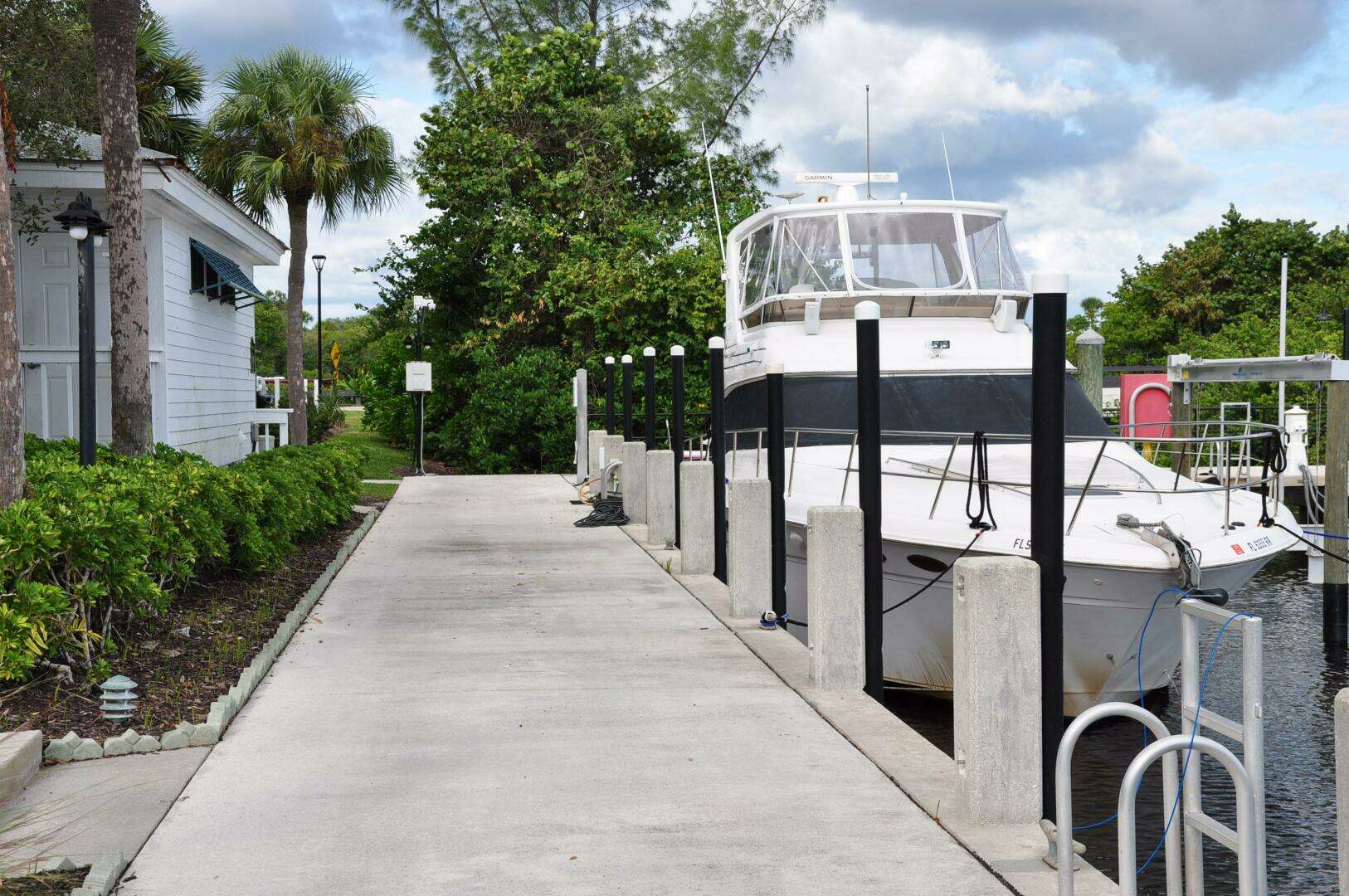 1998 Sea Ray 480 Sedan Bridge - Image 6