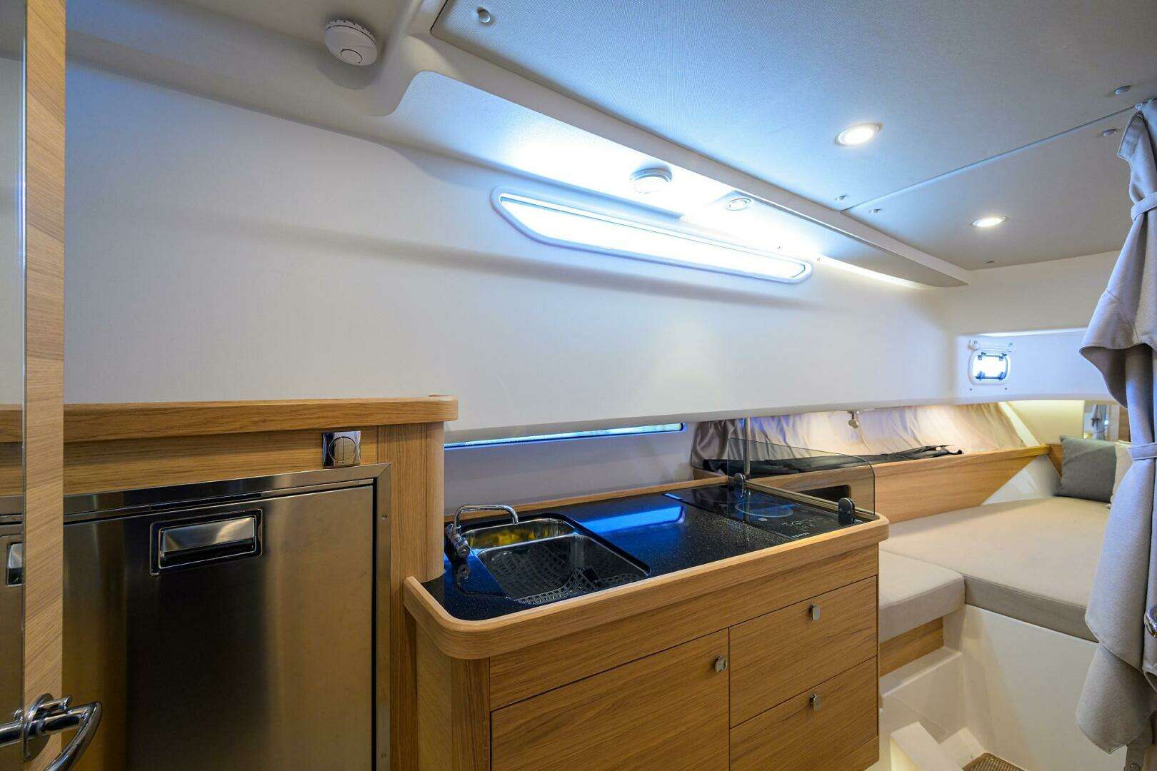 2024 Nimbus Commuter 11 - Image 17
