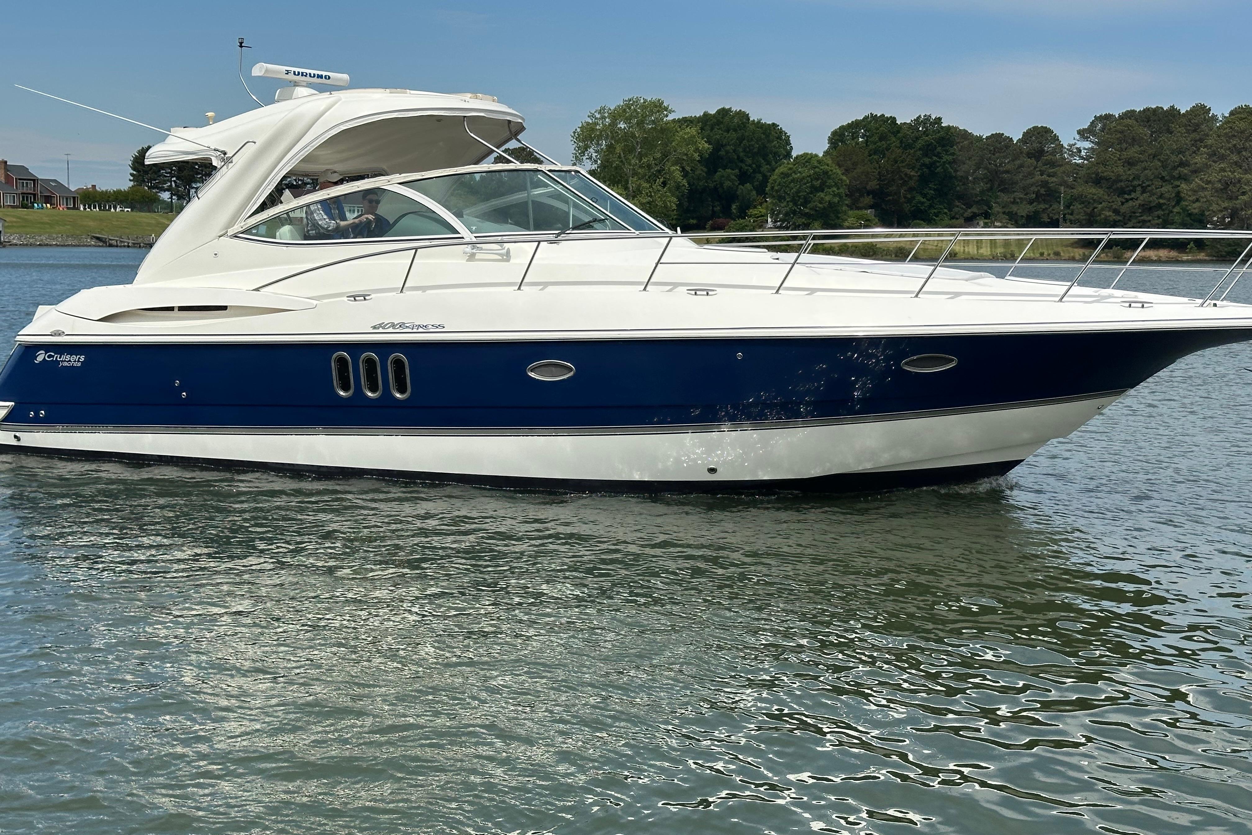 2005 Cruisers Yachts 400 Express