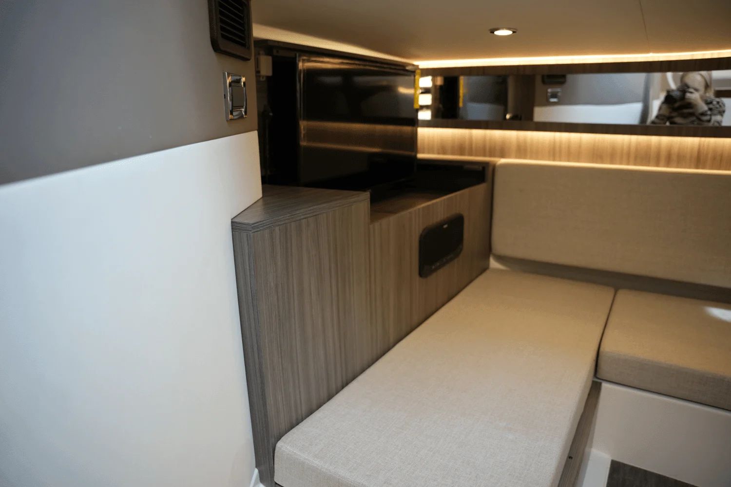 2025 Sea Ray Sundancer 370 - 40