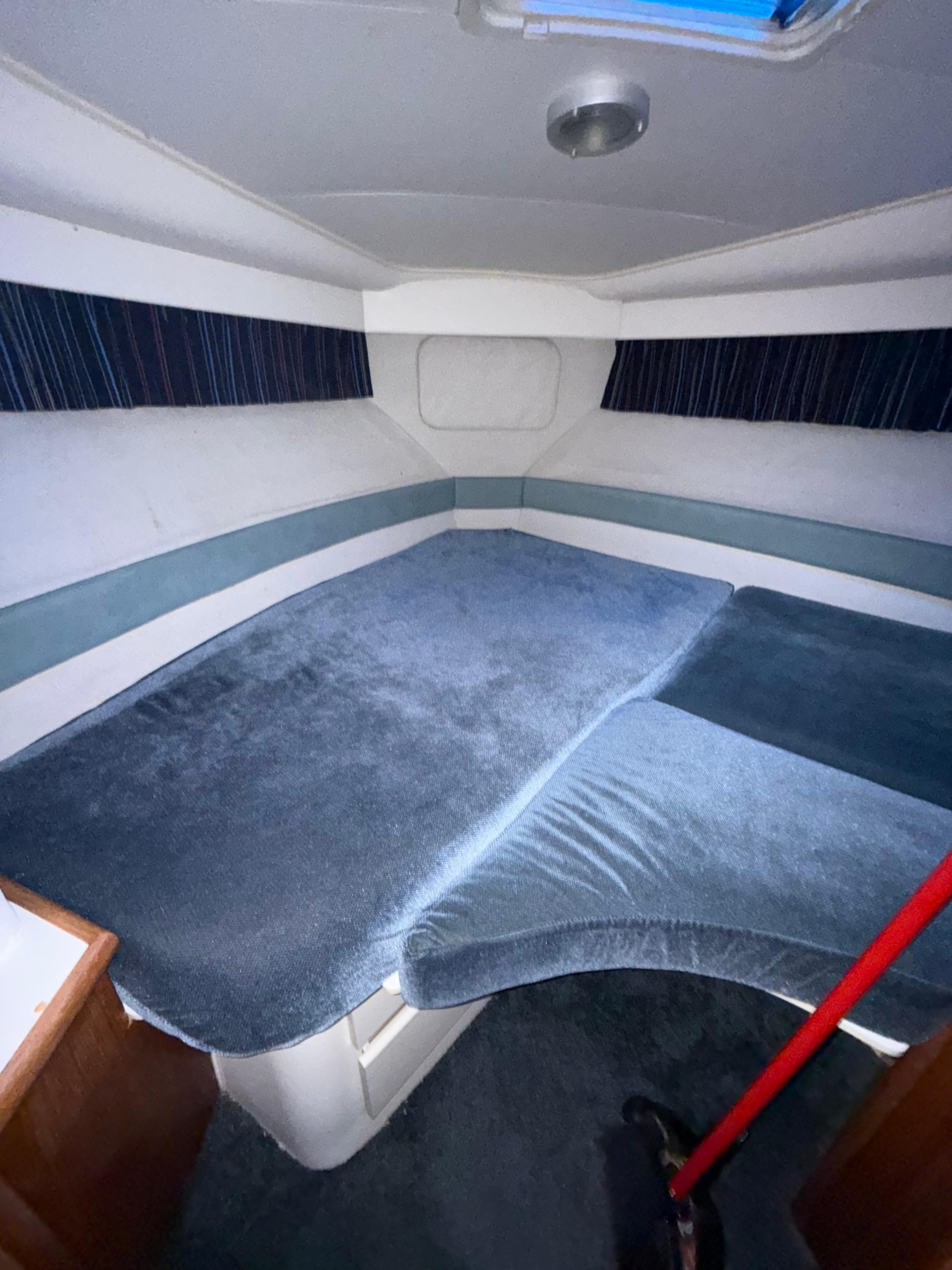 1994 Carver 390 Cockpit Motor Yacht - 12