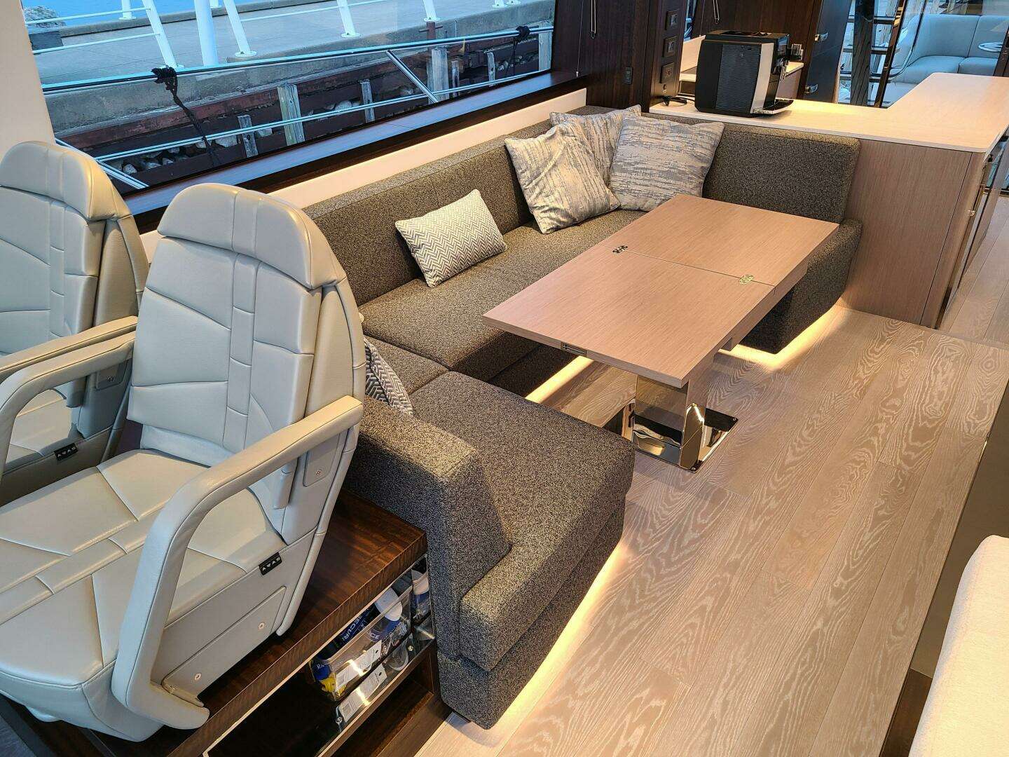 2023 Sunseeker 68 Manhattan - Image 8