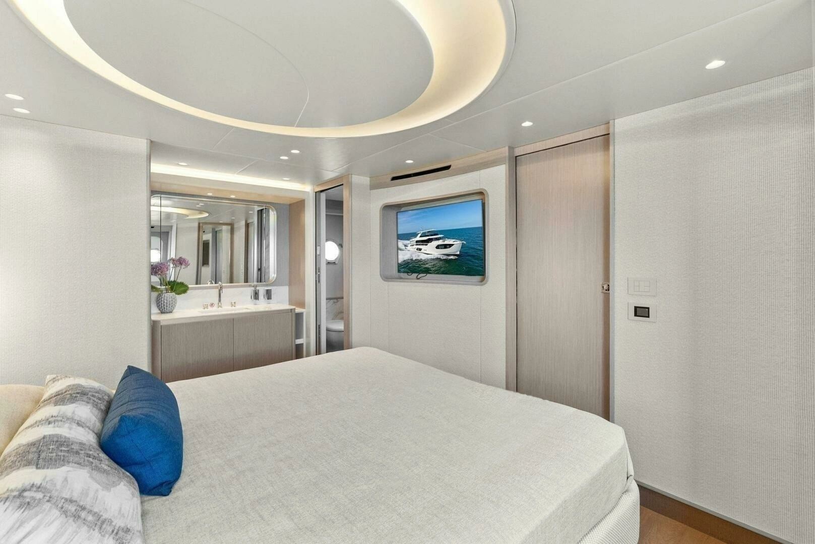 2026 Absolute 70 Navetta - Image 25