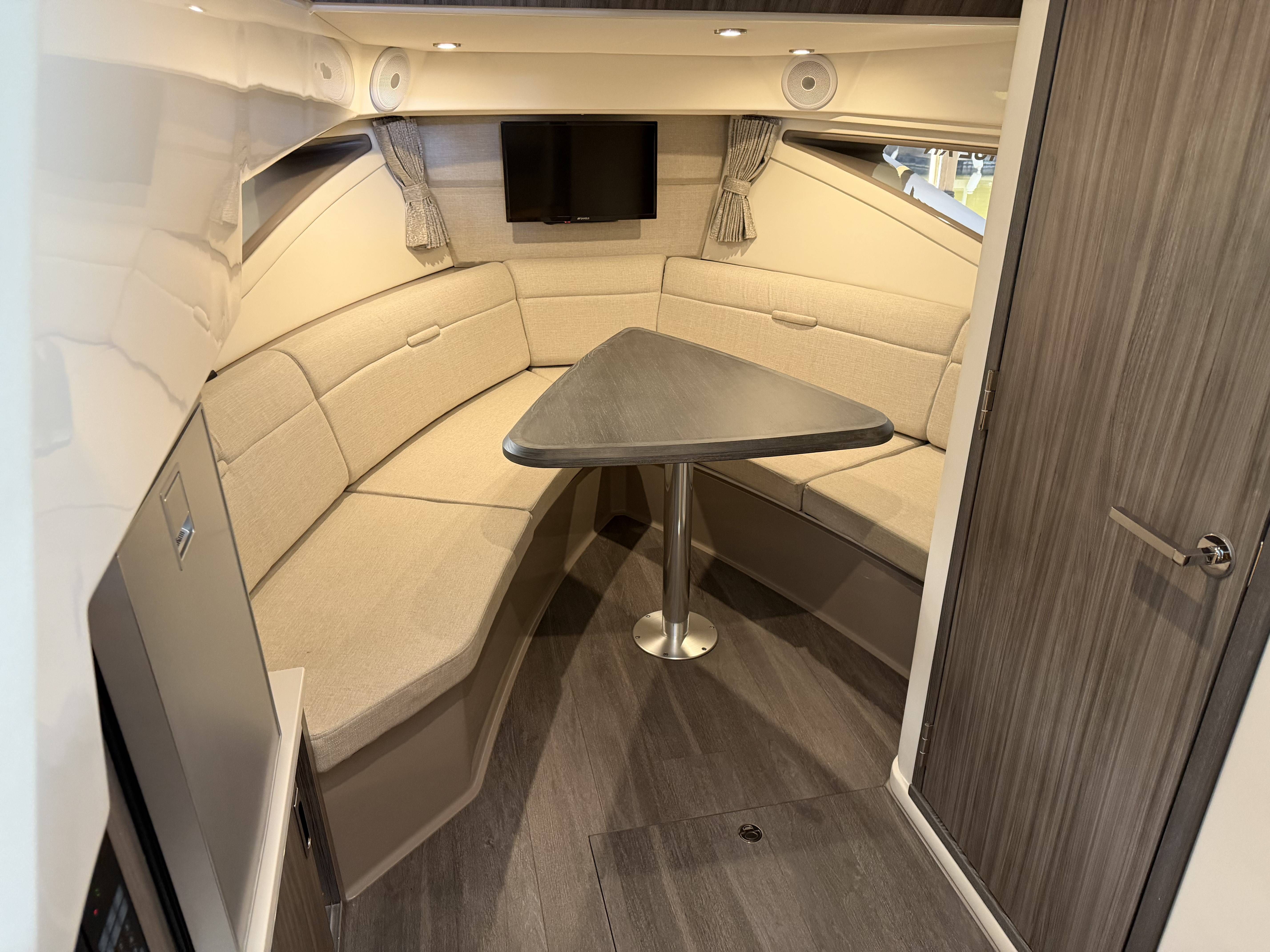 2023 Sea Ray Sundancer 320 - 2