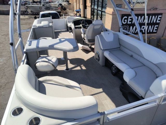 2025 Tahoe LTZ Entertainer 25 FT - 27