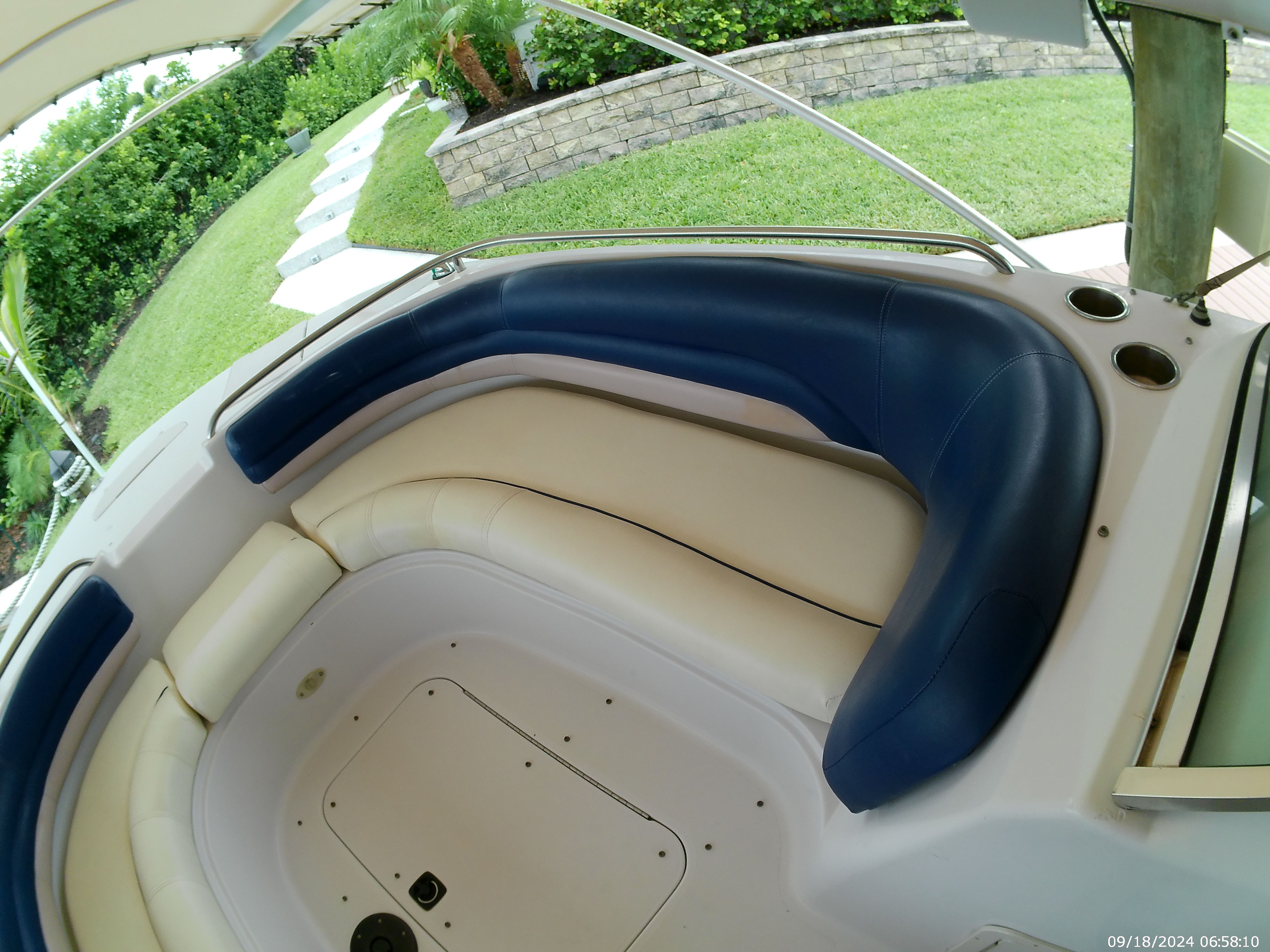 2000 Godfrey / Hurricane Sundeck 237 I/O - 64