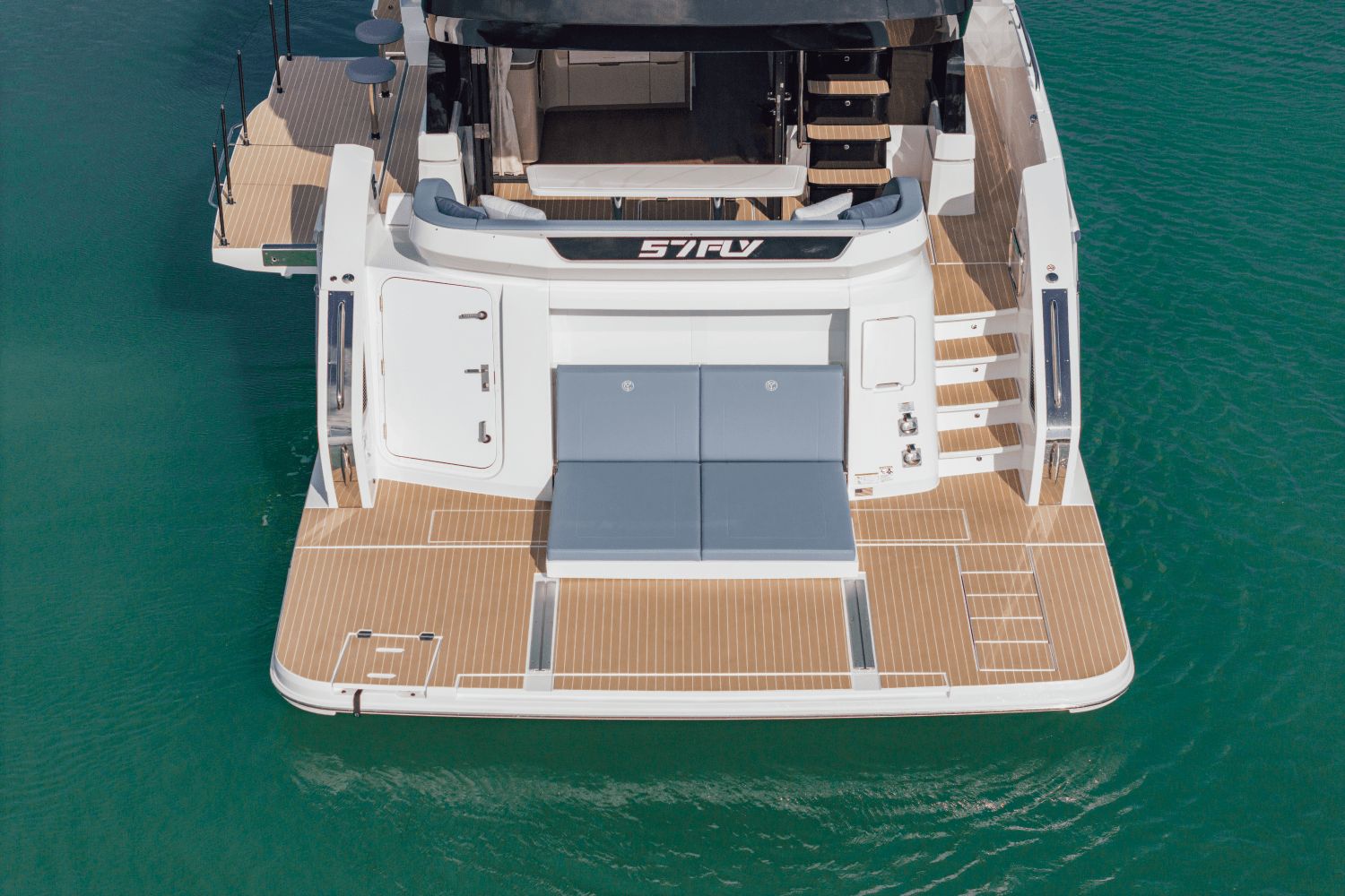 2027 Cruisers Yachts 57 Fly - 16