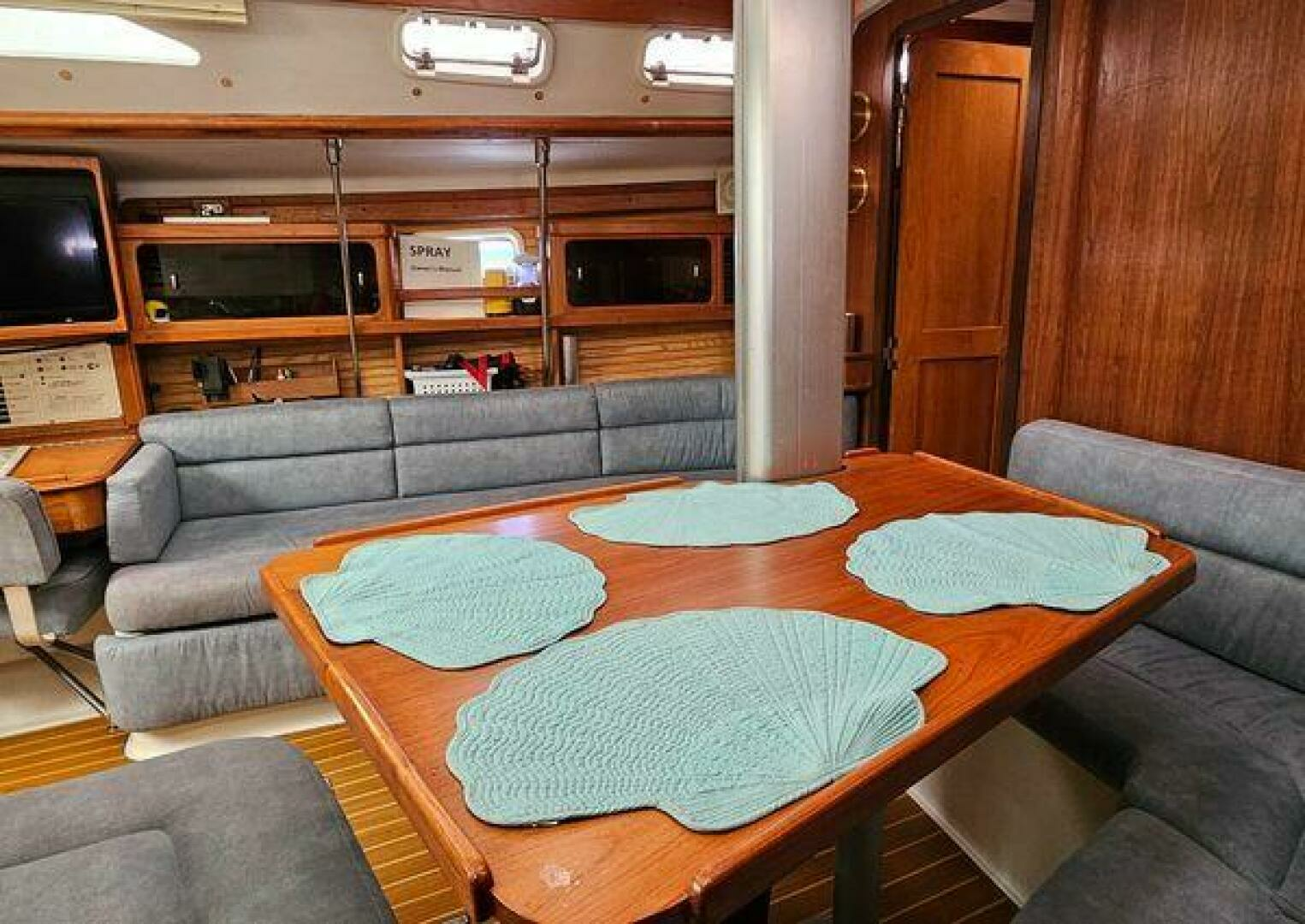 1995 Catalina 400 - Image 17