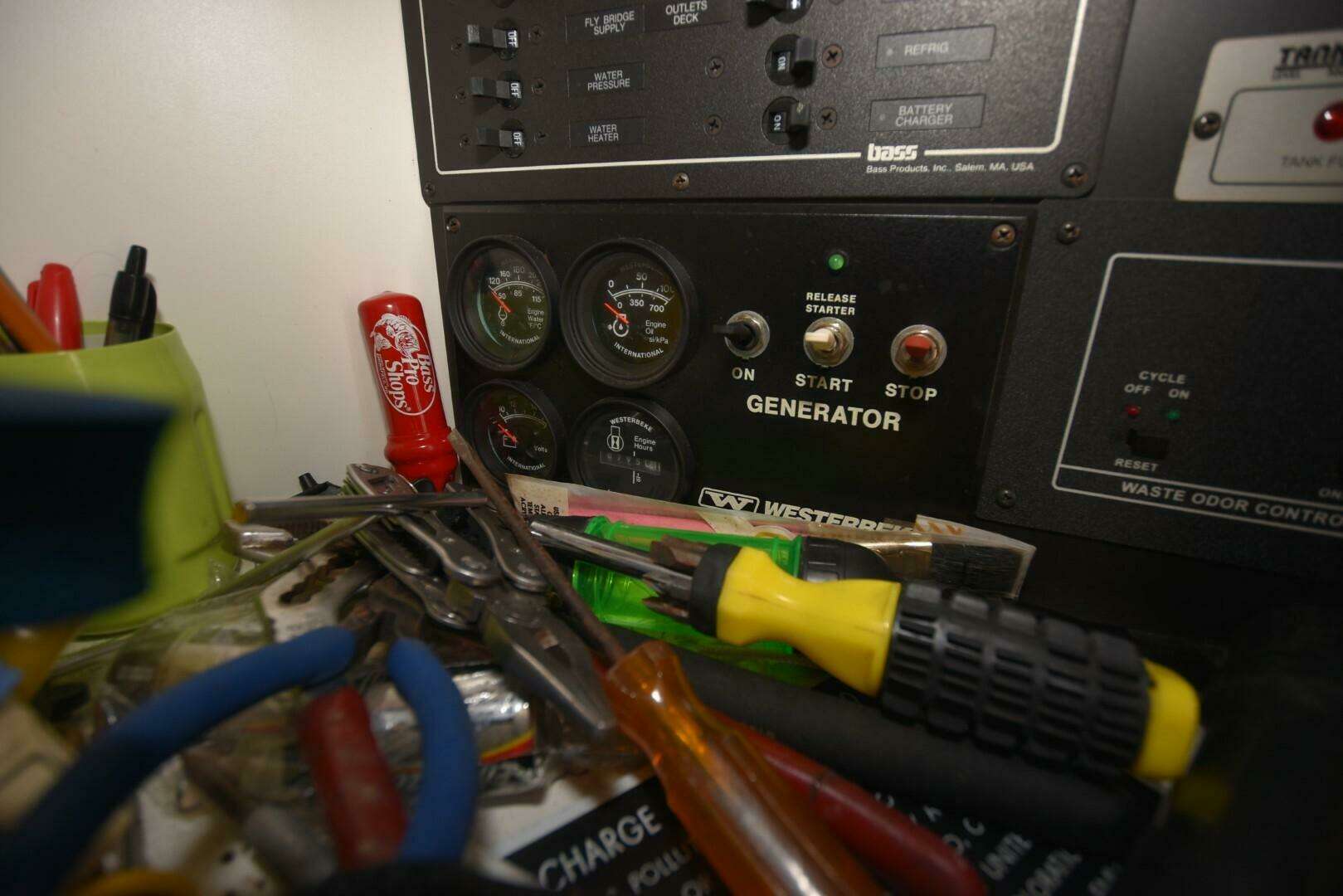 2005 Bluewater 5200 - Image 9