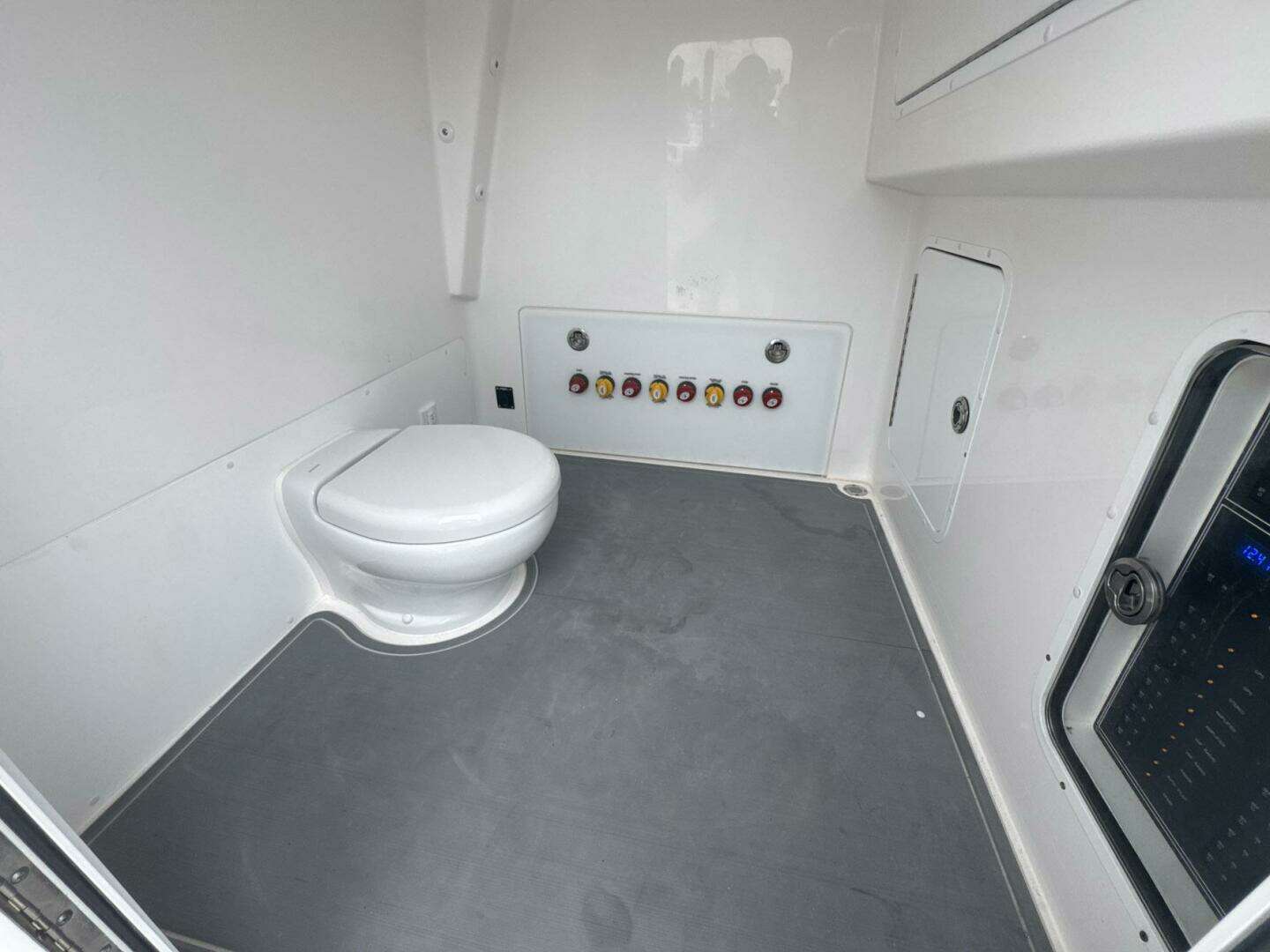2025 Invincible 35 Catamaran - Image 7