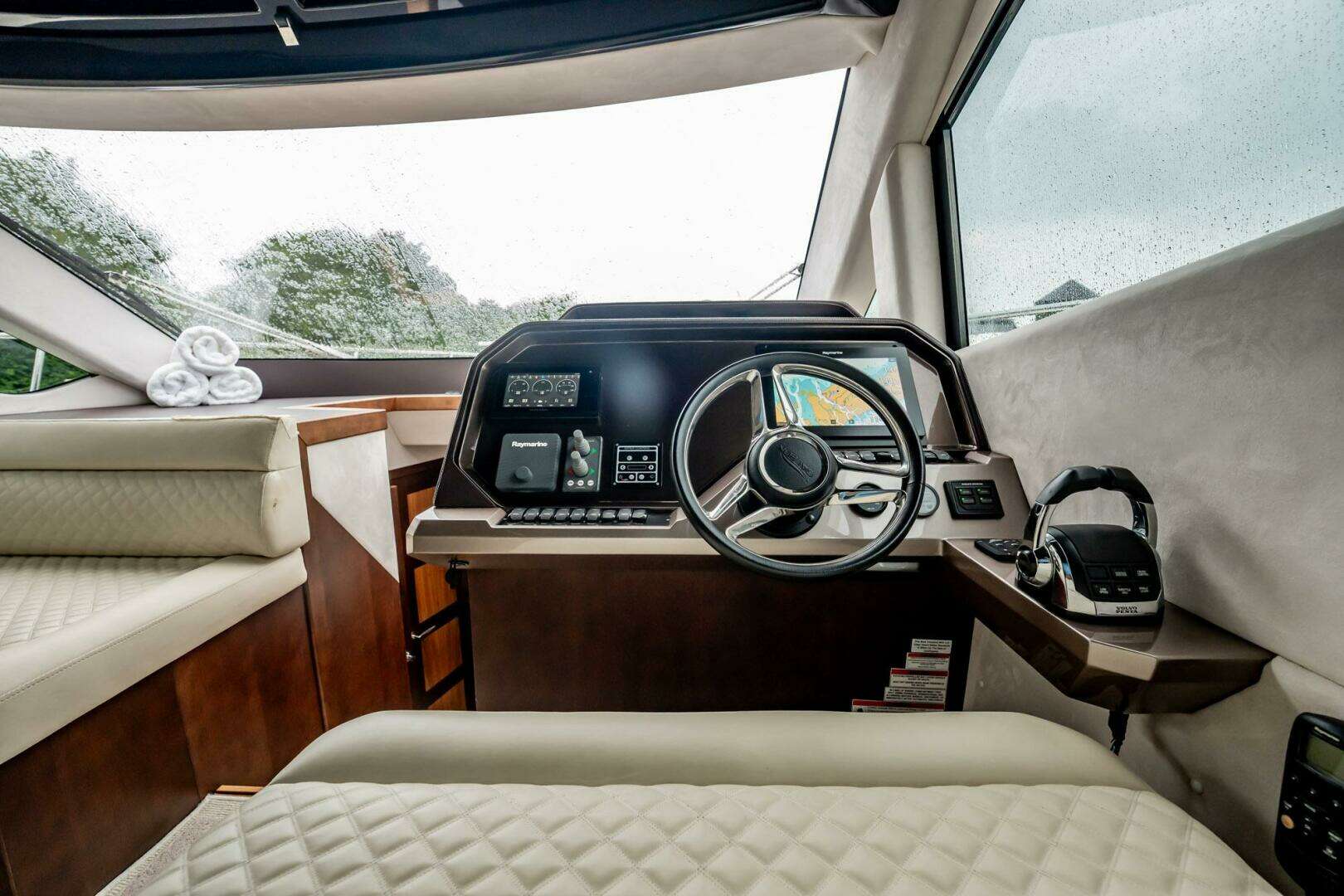 2017 Galeon 510 Skybridge - Image 18