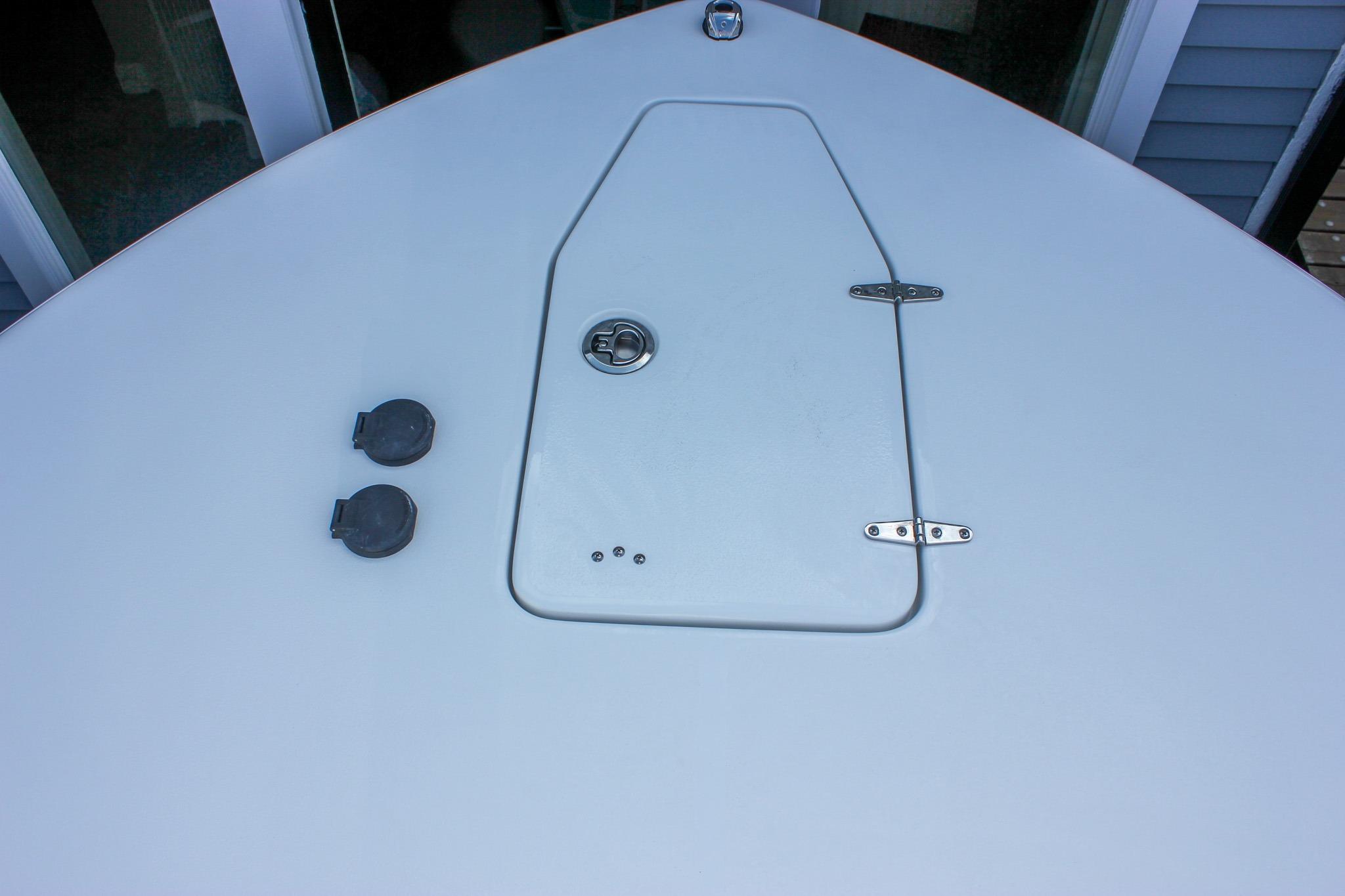 Bow deck of 2027 Sea Hunt Ultra 275 SE boat with hatch and fittings.