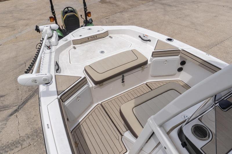 2023 Yamaha Boats 195 FSH Sport interior with seating and deck details.