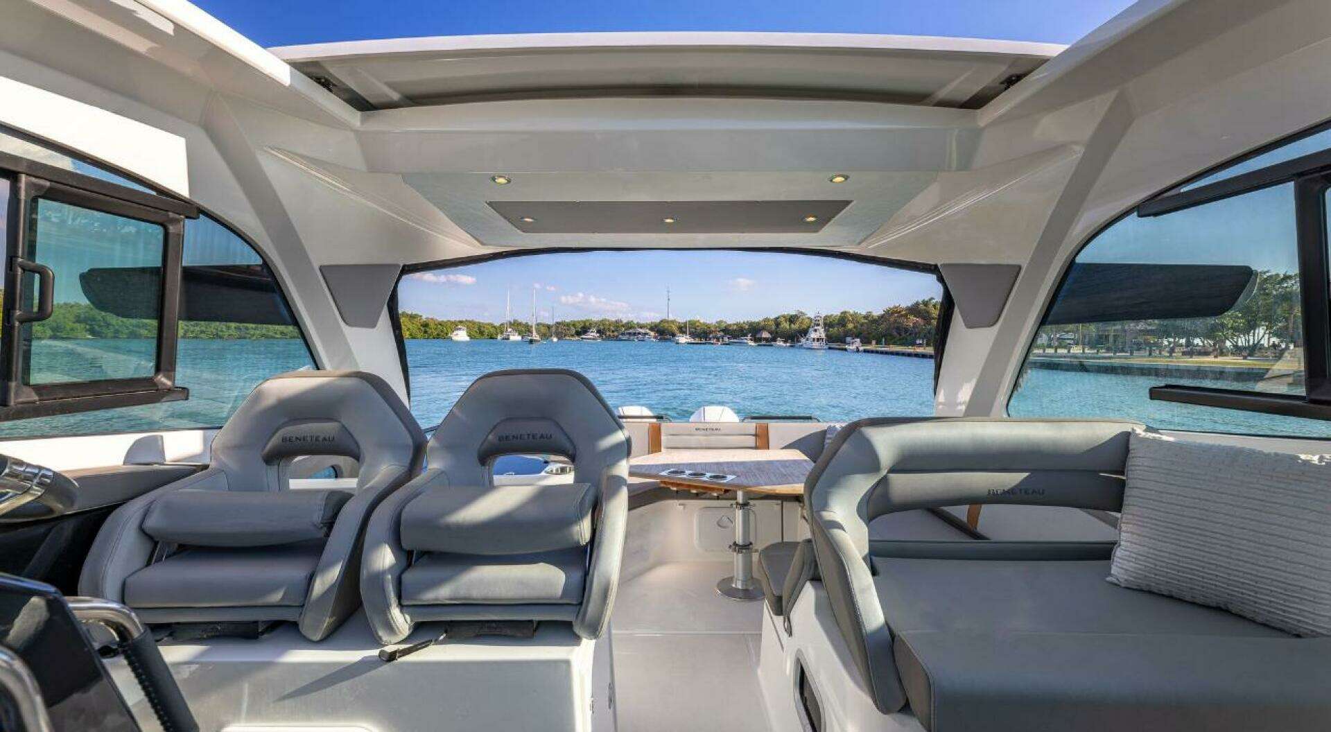 2021 Beneteau Gran Turismo 32 - Image 10