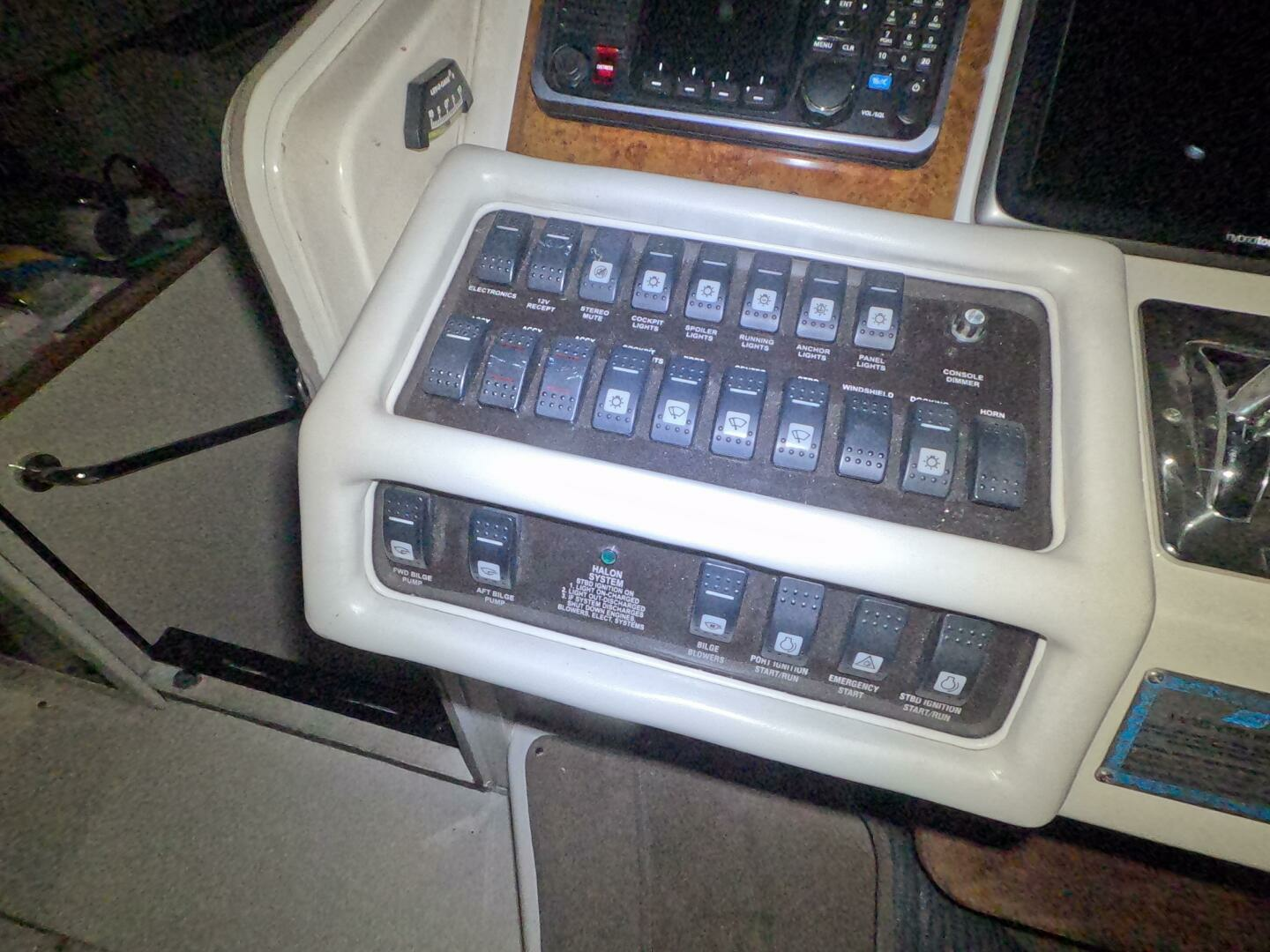 1995 Sea Ray 400 Express - Image 19