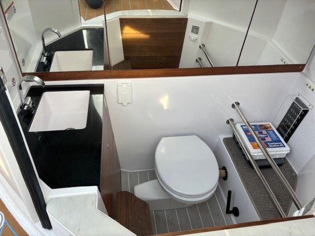 2023 Axopar 28 Cabin - 7