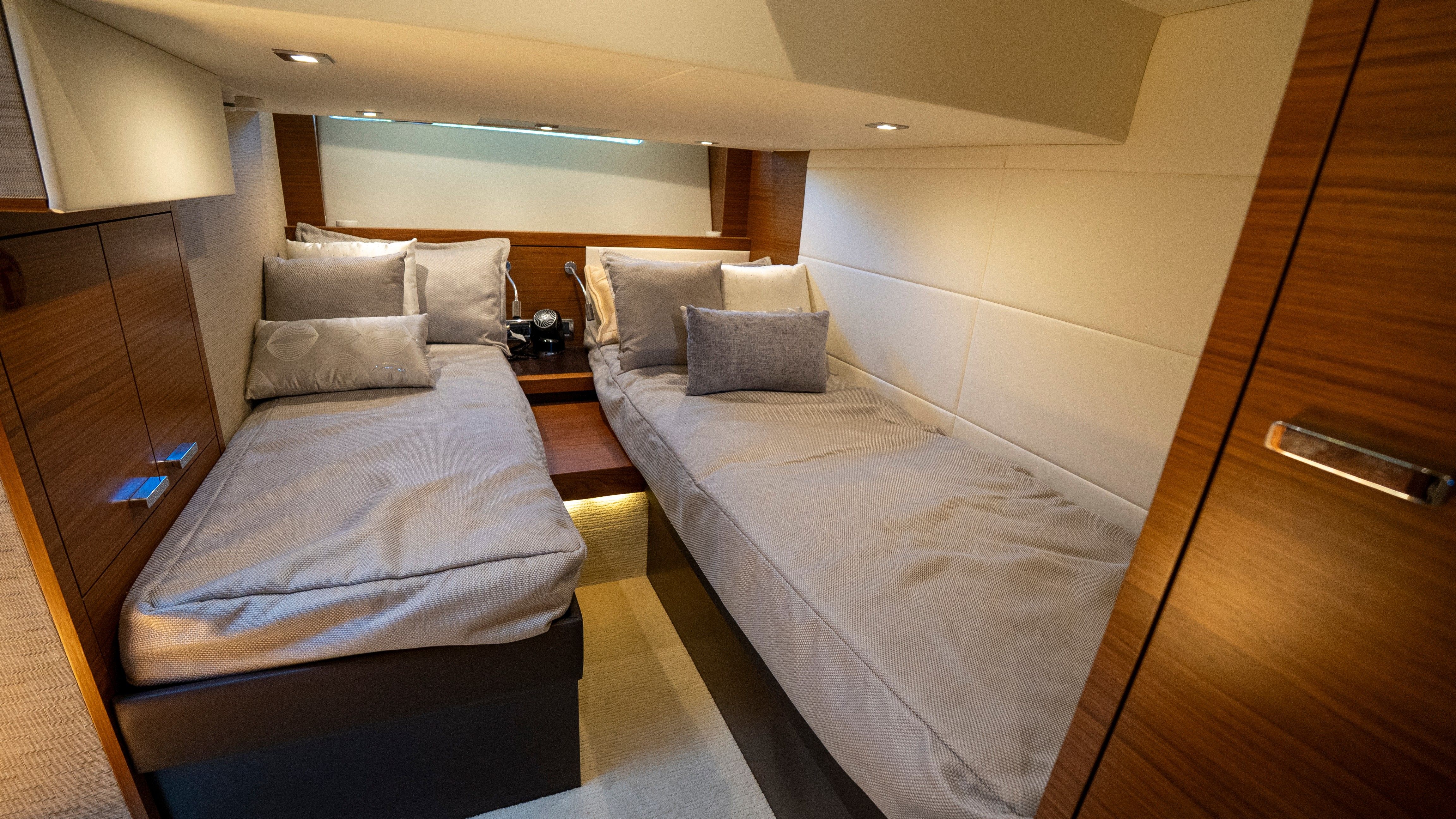 2018 Tiara Yachts 44 Coupe - 57