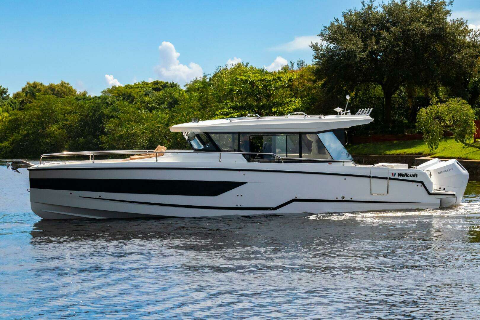 2025 Wellcraft 38 Explorer - Image 4