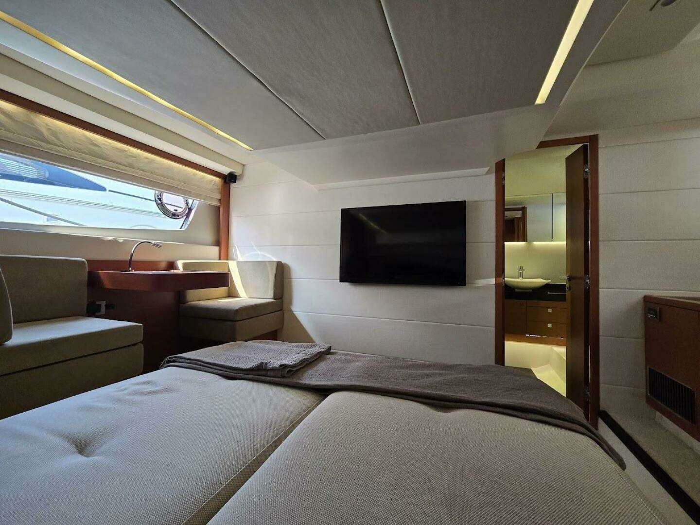 2013 Prestige 500 - Image 19