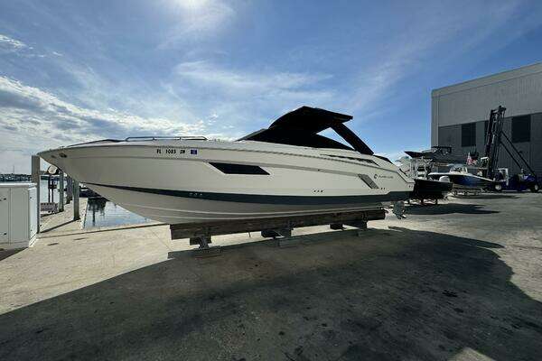 2019 Cruisers Yachts 338