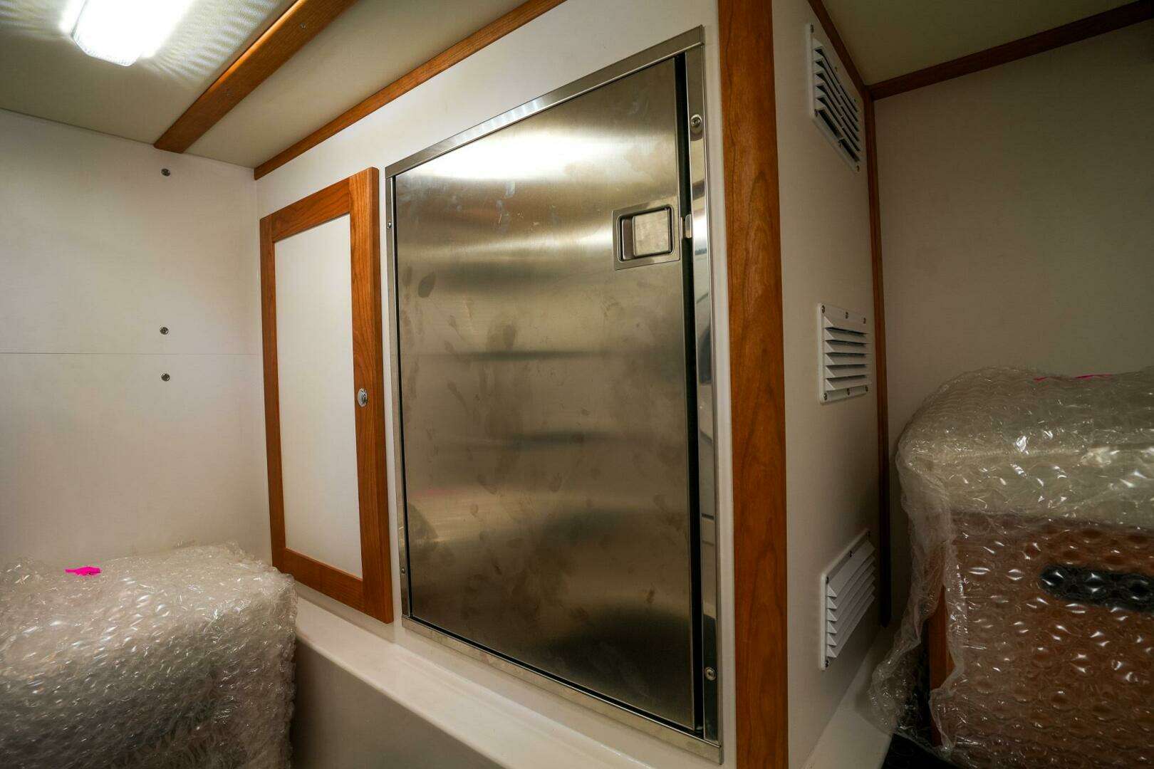 2027 Sabre 45 Salon Express - Image 29