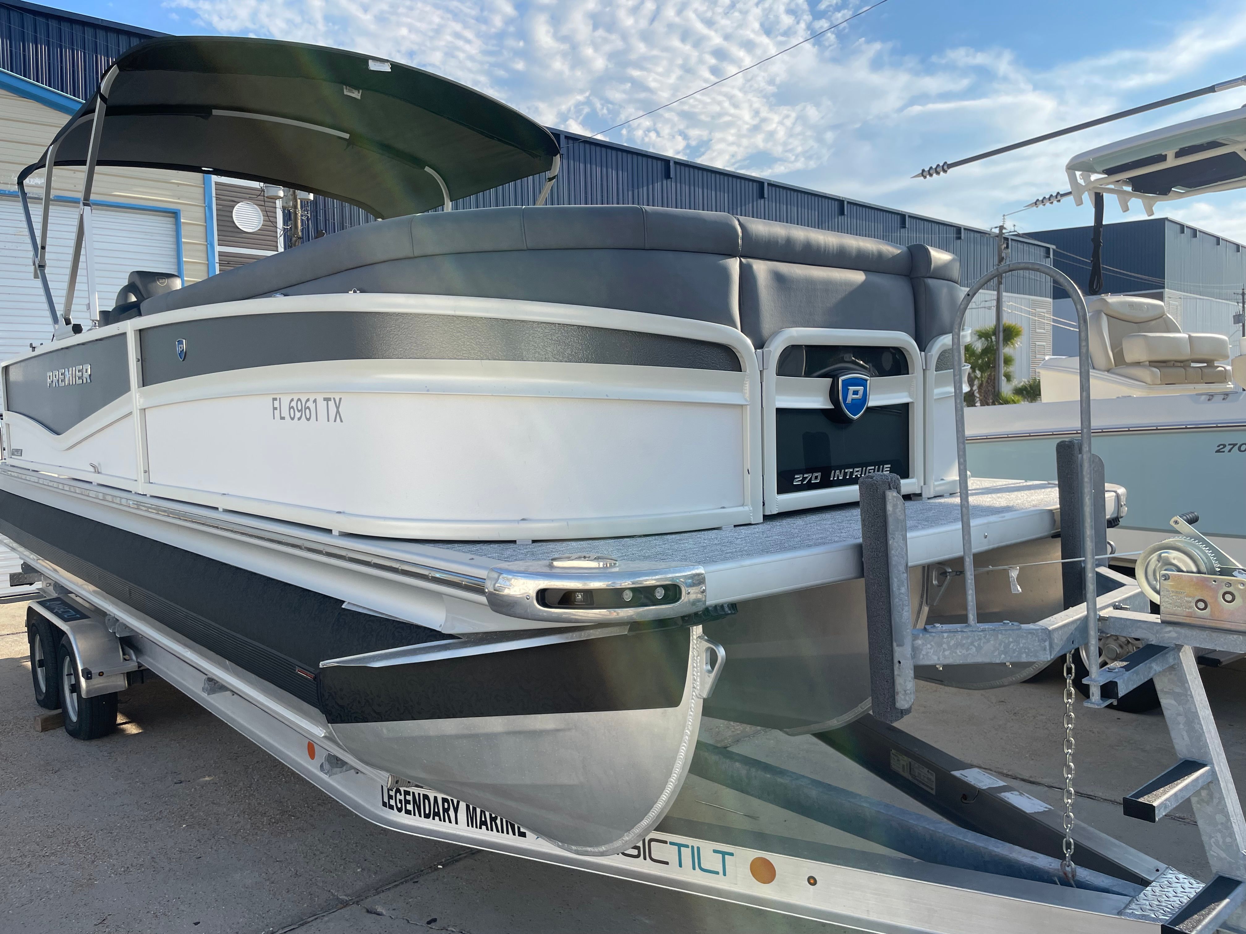 2025 Premier 270 Intrigue