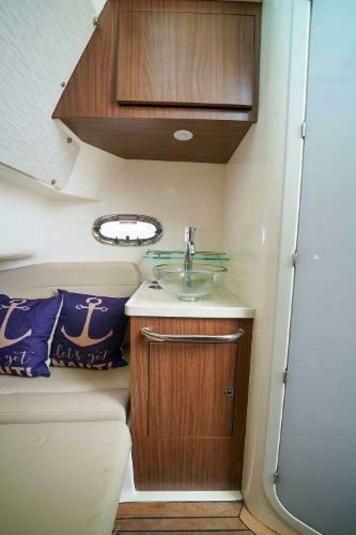 2018 Boston Whaler 380 Outrage - Image 32