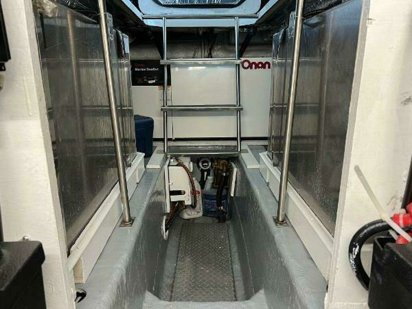 2001 Carver 450 Voyager Pilothouse - Image 31