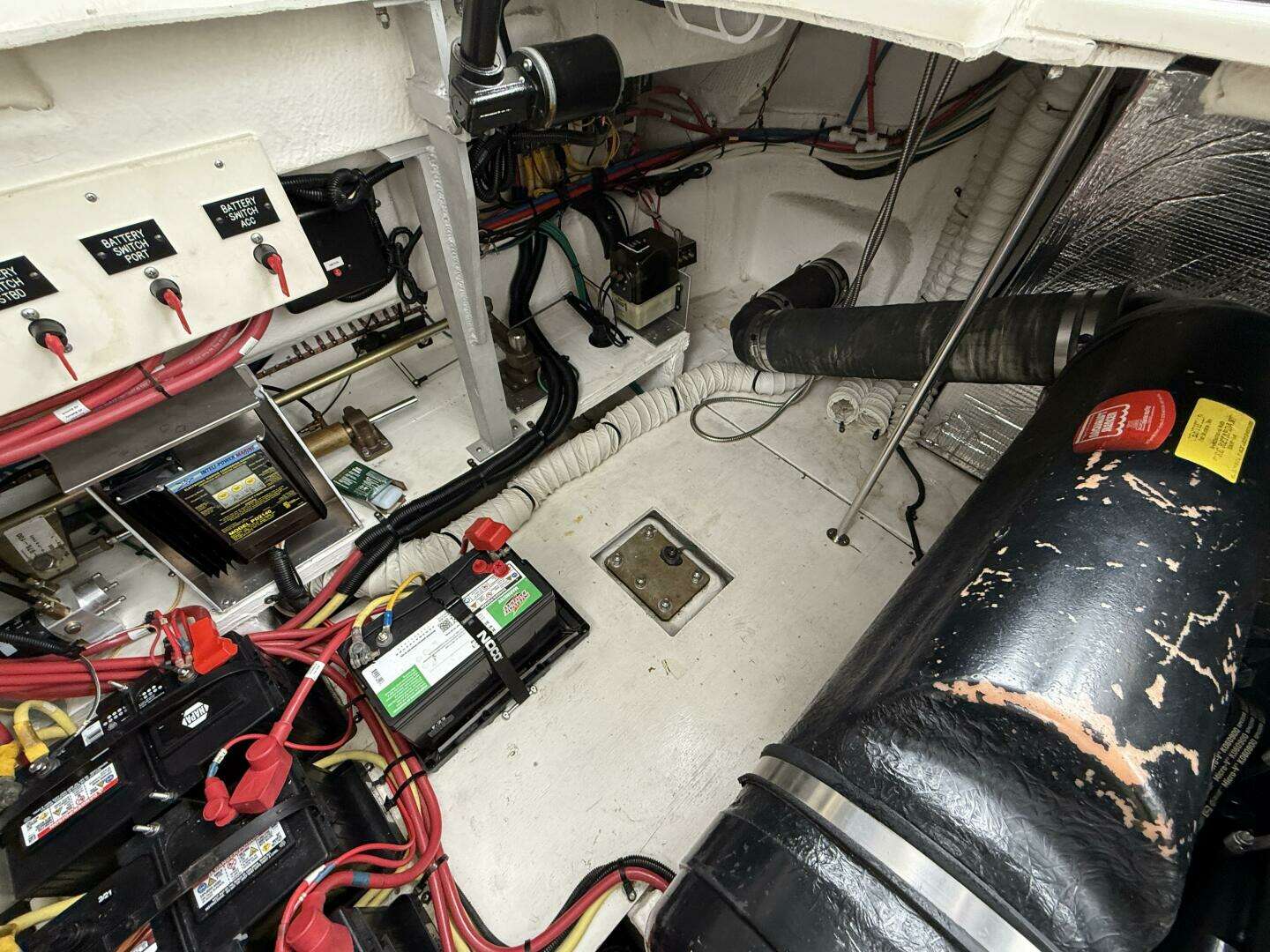 2004 Cruisers 370 Express - Image 45