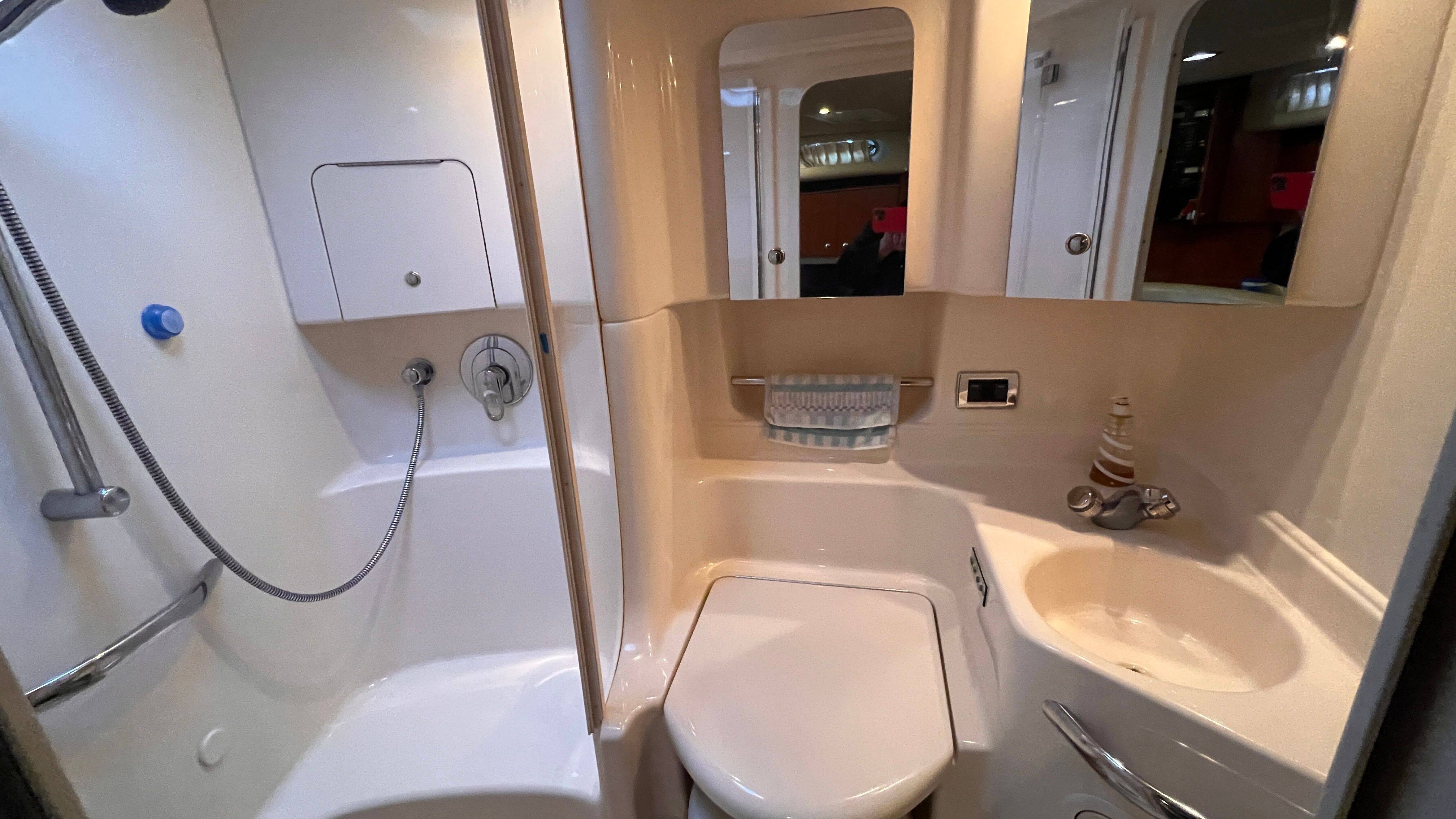 2003 Sea Ray 380 Sundancer - 16