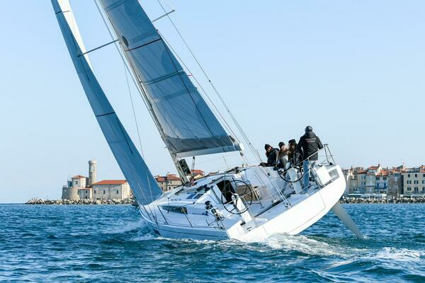 2025 Beneteau First 36